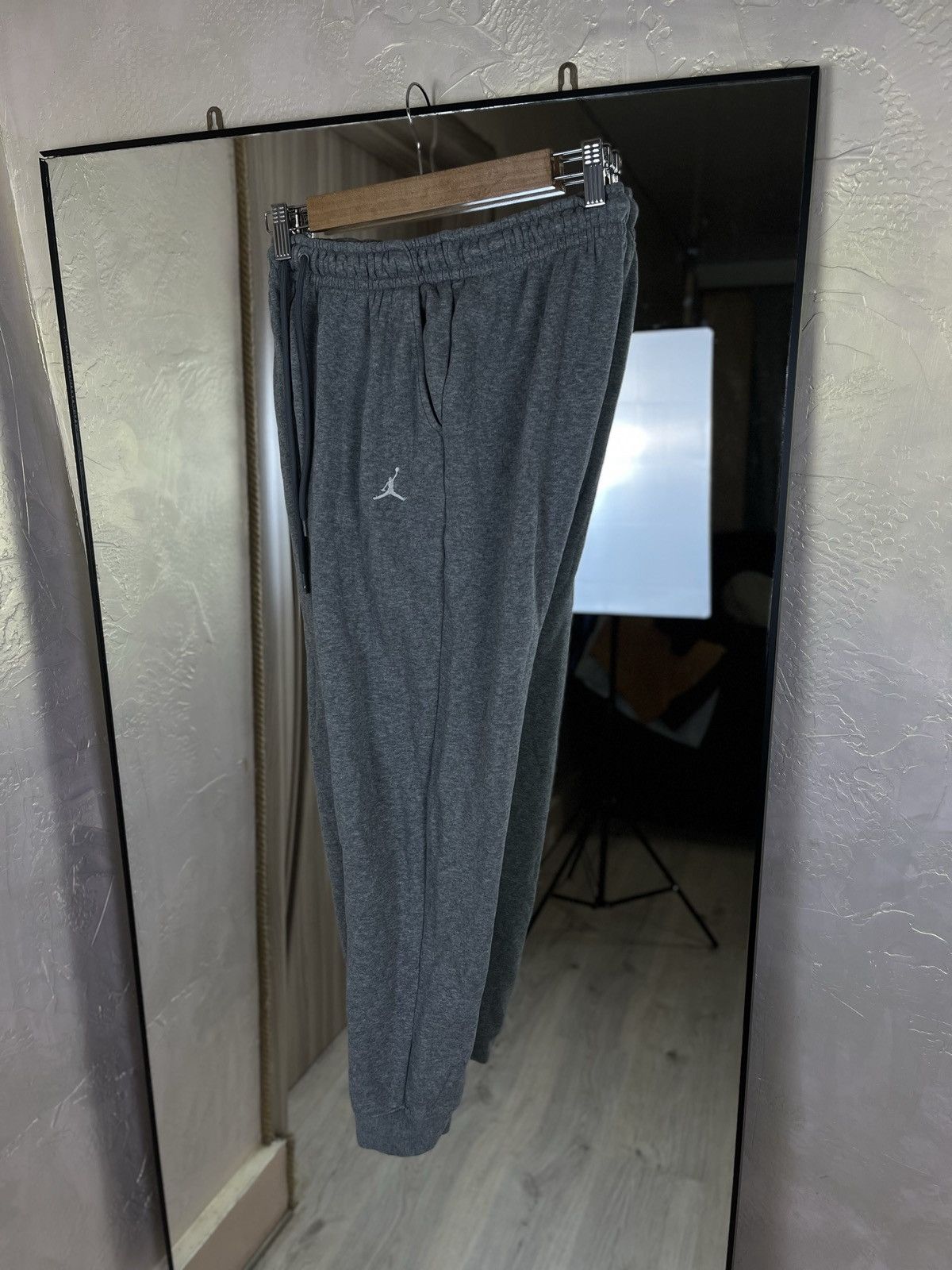Jordan Brand Jordan Essentials Gray Fleece Joggers Small Jumpman Logo Size US 30 / EU 46 - 1 Thumbnail