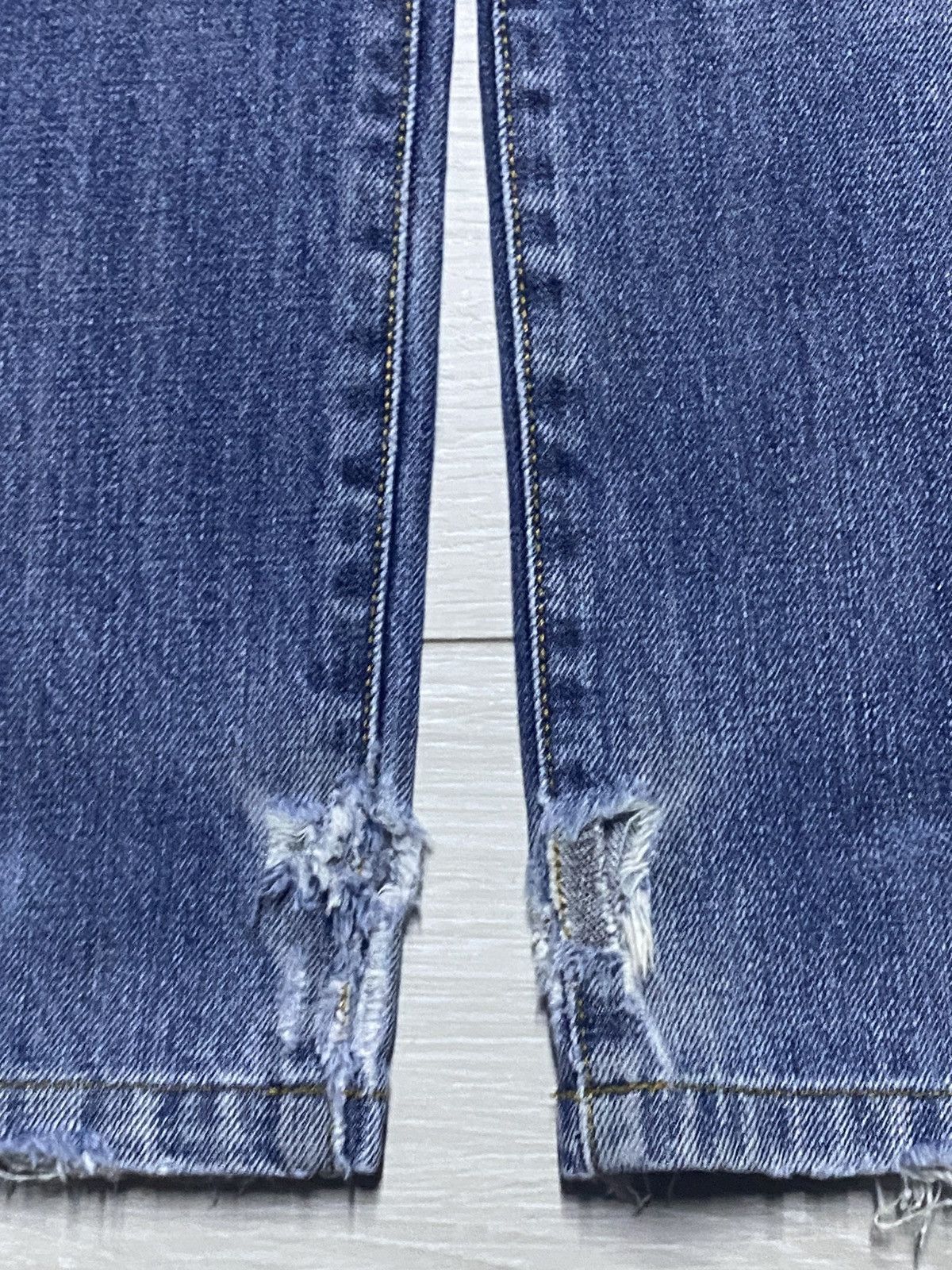 Uniqlo Vintage Japanese Uniqlo Faded Wash Distressed Loose Jeans Size US 30 / EU 46 - 9 Thumbnail