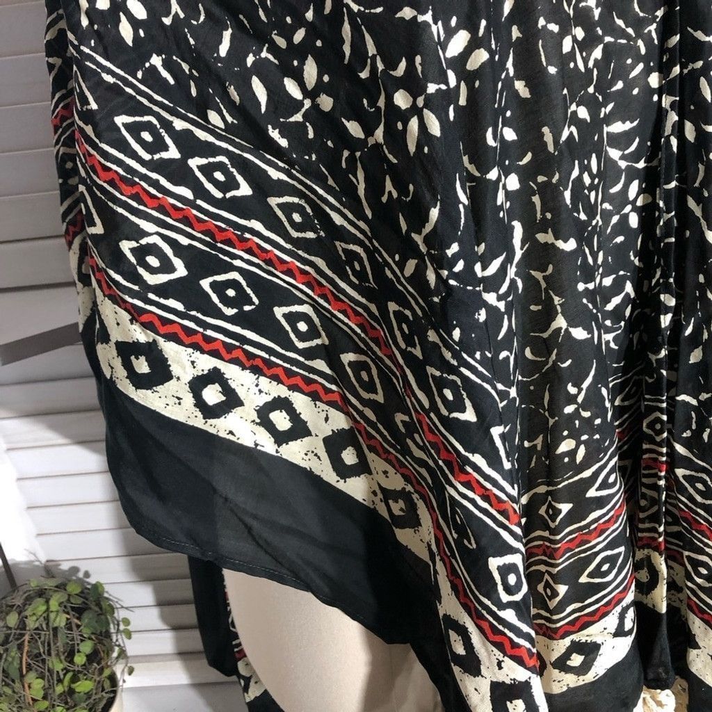 Vintage Poncho Shawl Boho Fringe Triangular 100% Rayon Black/Cream Size ONE SIZE - 8 Thumbnail