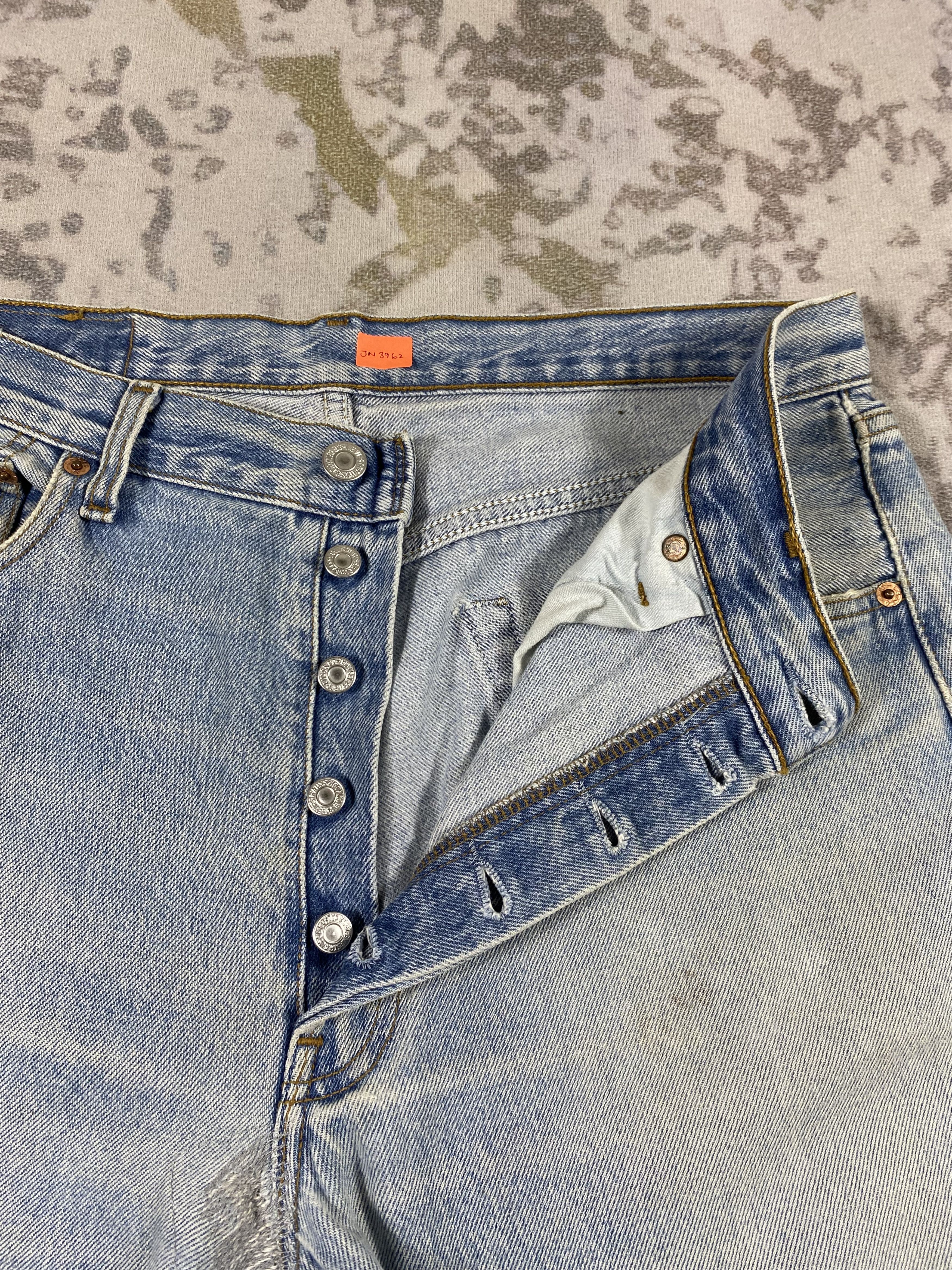 Levi's Blue Wash Vintage Levi's 501 33x33 Denim-JN3962 Size US 33 - 6 Thumbnail