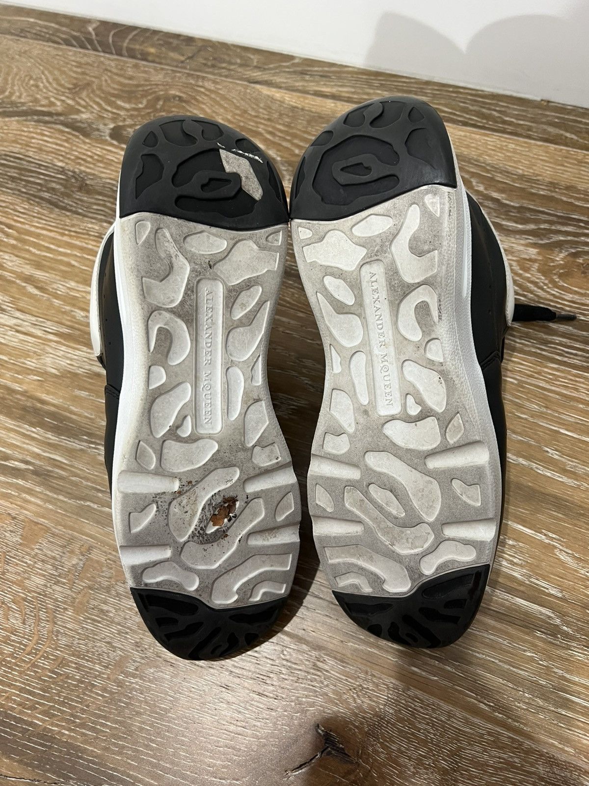 Alexander McQueen Alexander McQueen Women's Leather Runner Sneaker 520014 Size US 6 / IT 36 - 4 Thumbnail