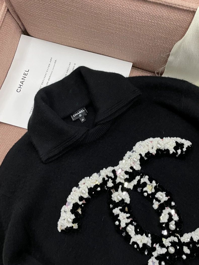 Chanel Chanel 22N Ski Series Pearl Double C Large Logo Cashmere S Size S / US 4 / IT 40 - 3 Thumbnail