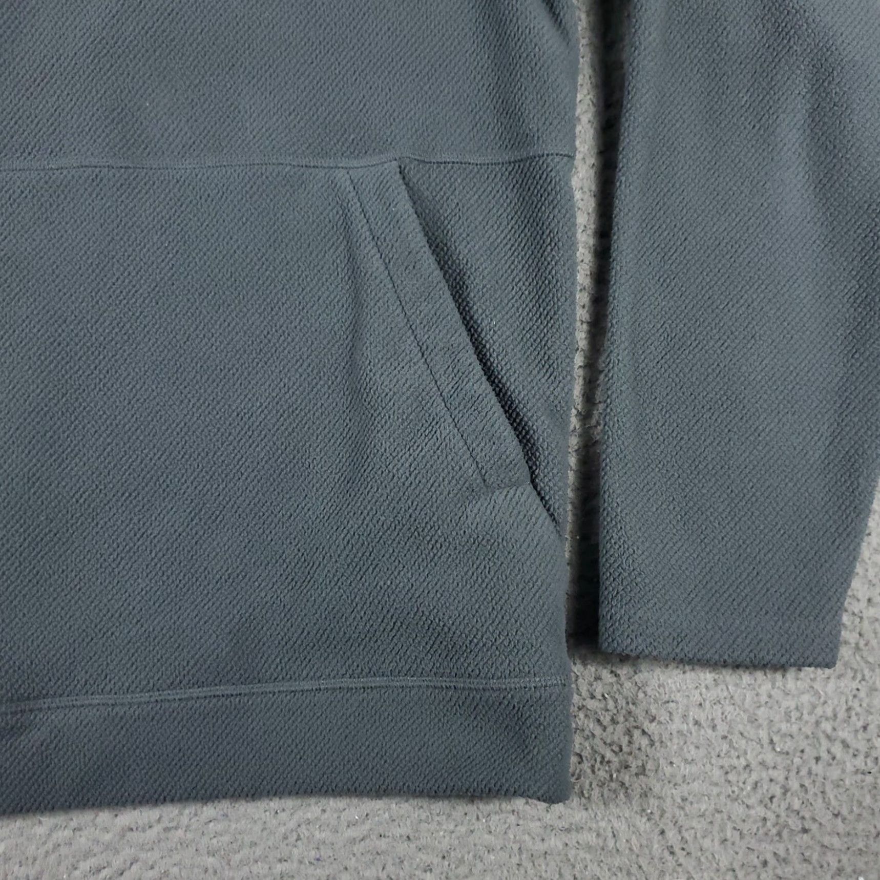 Under Armour VINTAGE Under Armour Hoodie Sweater Pullover Men Large Gray Casual Knit Logo Sports Size US L / EU 52-54 / 3 - 4 Thumbnail