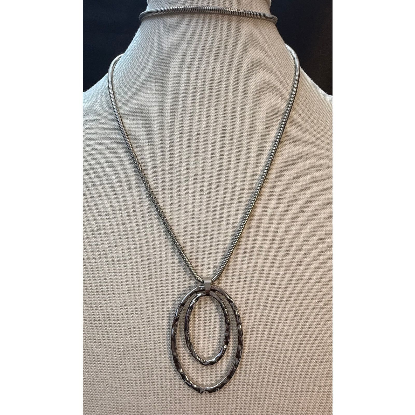 Other Macy’s Silver Tone Double Oval Pendant Snake Chain Necklace Size ONE SIZE - 2 Thumbnail