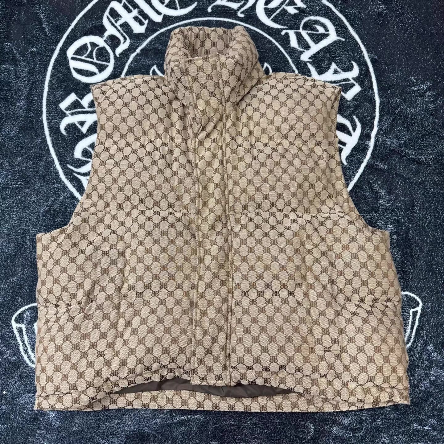 Balenciaga Brown Patterned Puffer Vest Size L Size US L / EU 52-54 / 3 - 1 Thumbnail