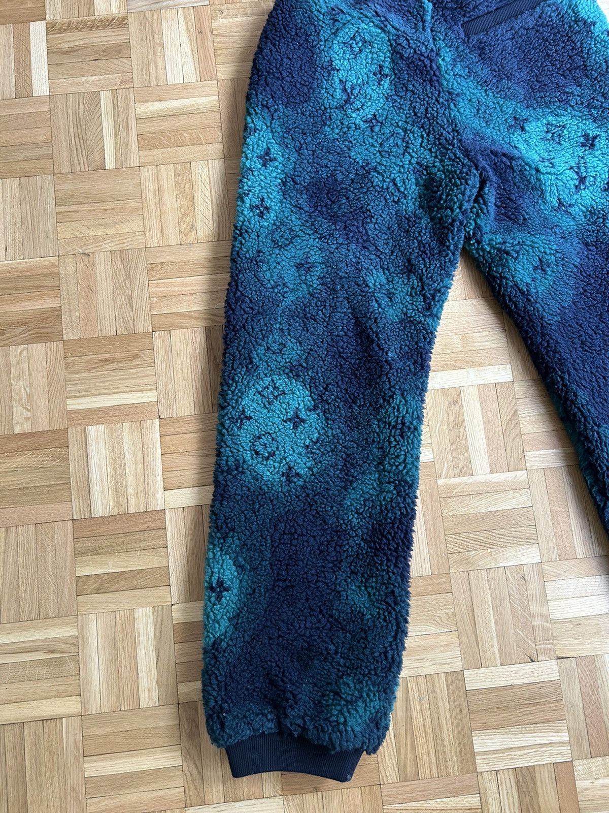 Louis Vuitton 🟢 LOUIS VUITTON 🟢 - Green Camo Monogram Joggers Size US 31 - 18 Thumbnail