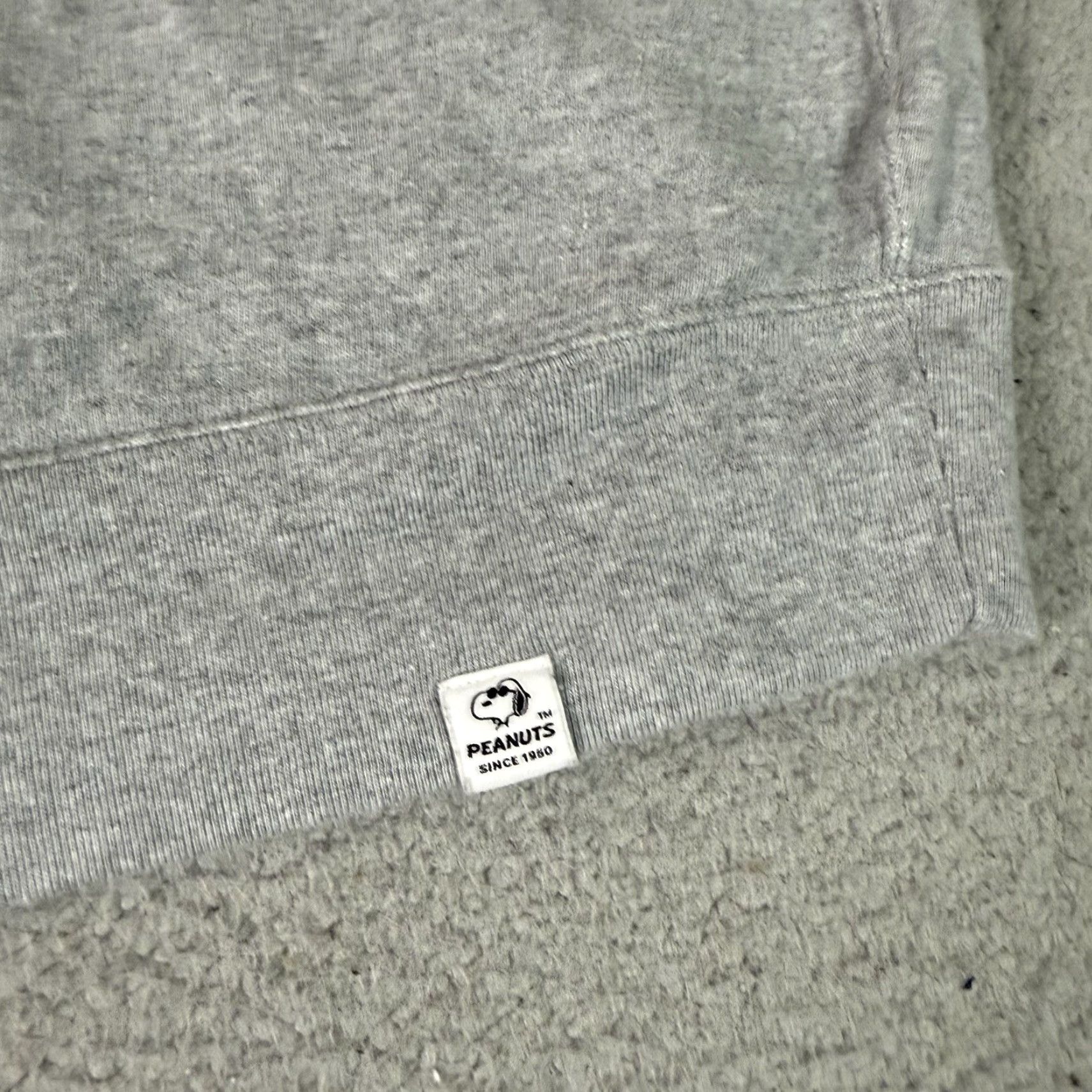 Uniqlo VINTAGE Uniqlo Sweatshirt Mens M Gray Snoopy Cartoon TV Movie Cotton Rare M Size US M / EU 48-50 / 2 - 5 Thumbnail
