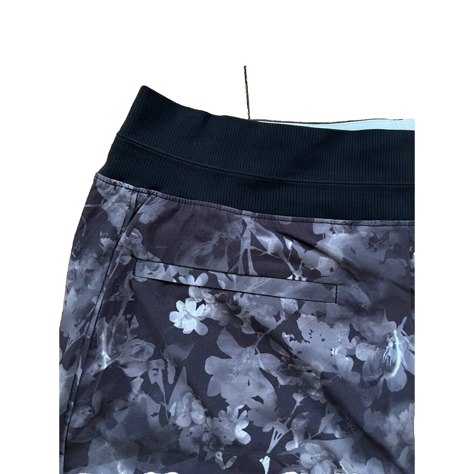 Athleta Athleta Brooklyn Floral Black Printed Shorts 12 A000570 Size 34" / US 12 / IT 48 - 10 Thumbnail