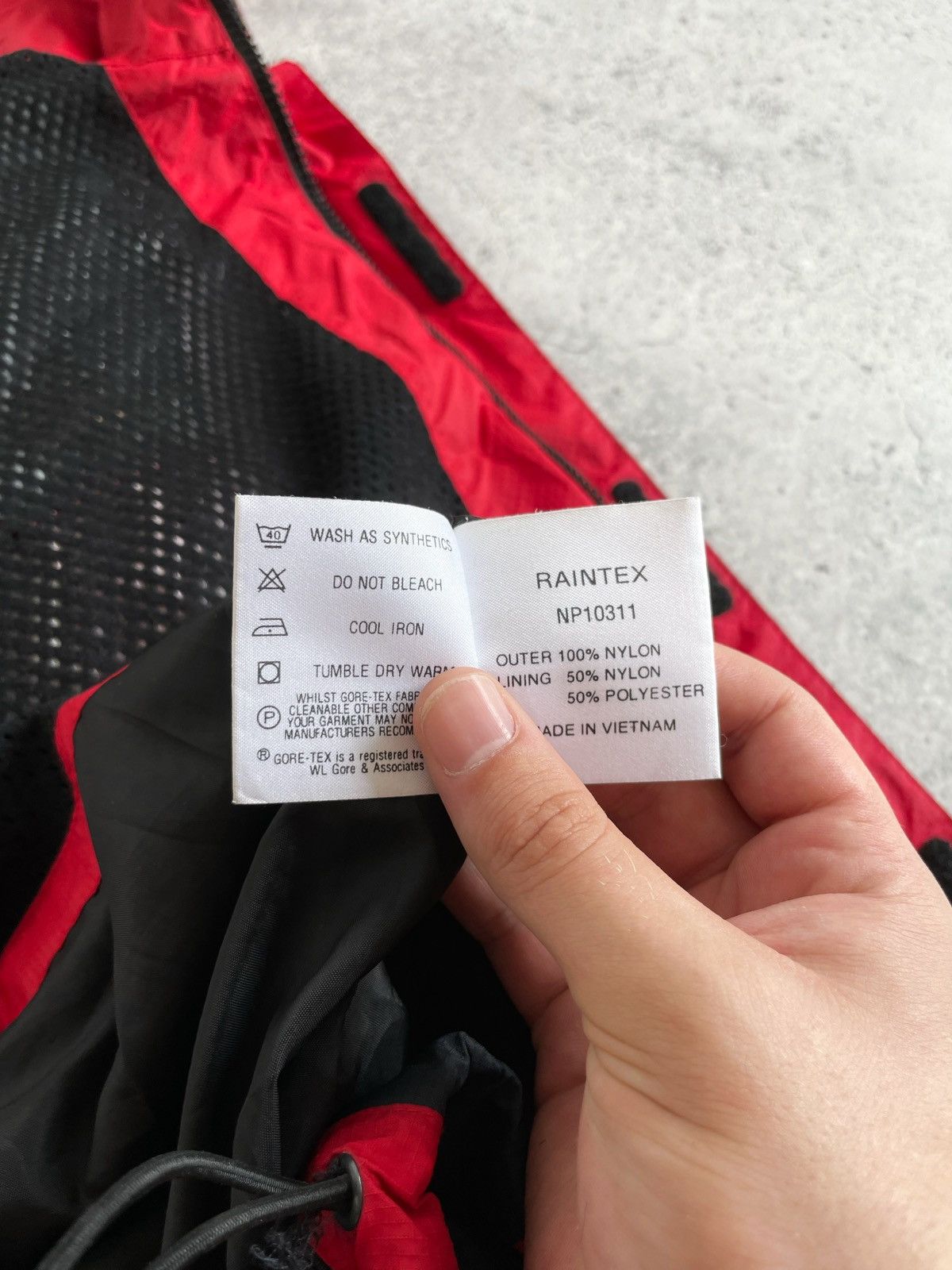 Goretex × The North Face × Vintage Vintage The North Face Gore-Tex Black Red Jacket Size US M / EU 48-50 / 2 - 10 Thumbnail