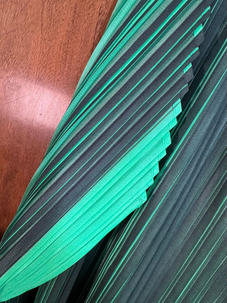 Issey Miyake Issey Miyake size:1 Green pleated kelp pants Size 22" - 7 Thumbnail