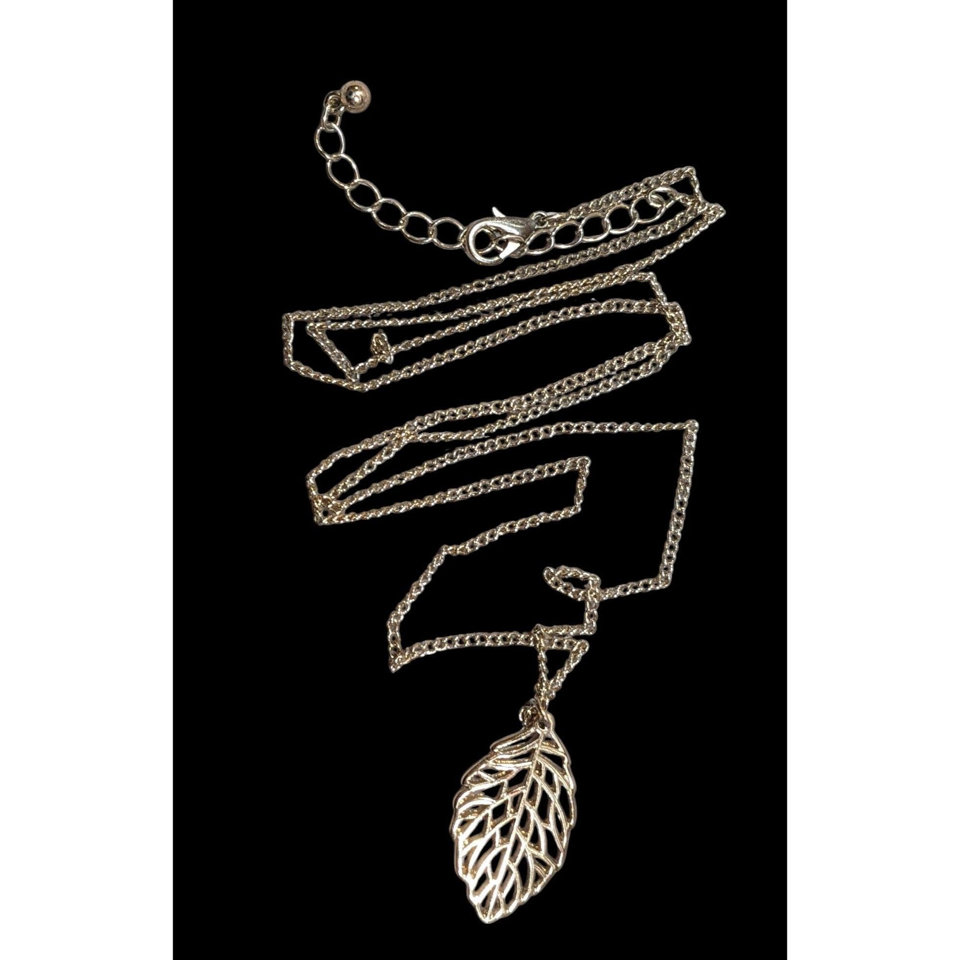 Other Nature Inspired Gold Tone Leaf Pendant Necklace Size ONE SIZE - 1 Thumbnail