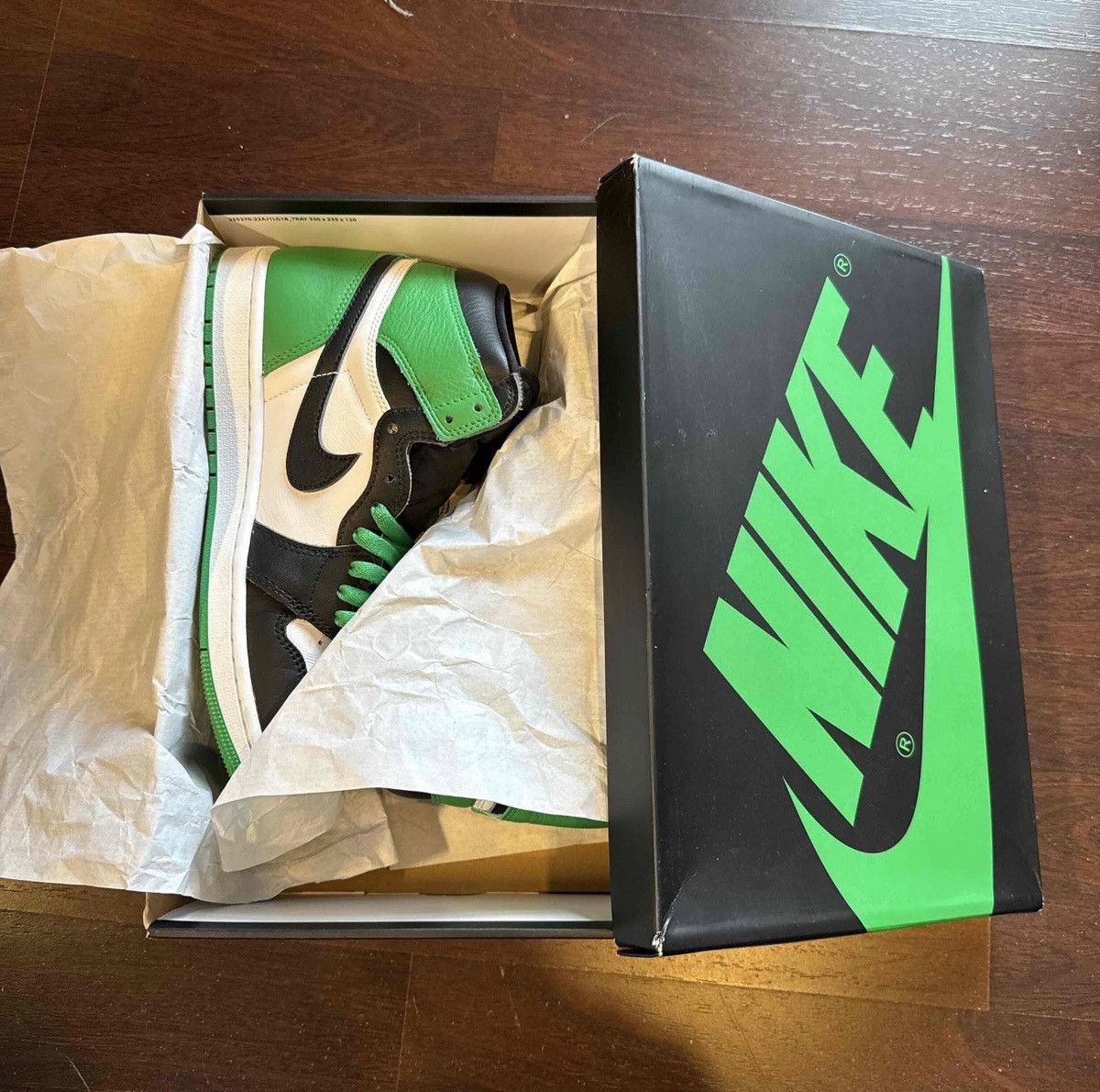 Jordan Brand Jordan Air Jordan 1 Retro High OG Lucky Green Size US 9.5 / EU 42-43 - 8 Thumbnail