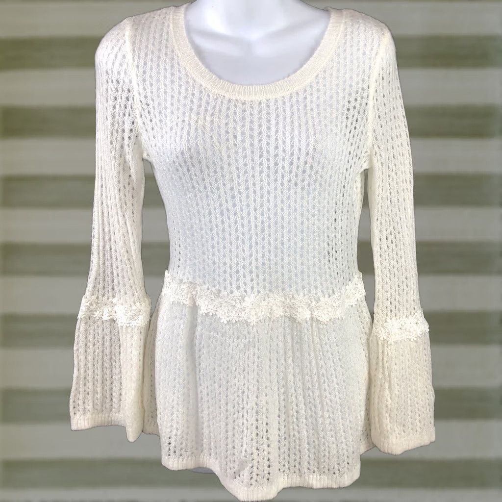 Lauren Conrad LC Crochet Top XS Ivory Flare LongSleeve Flower appliqué Fairy Romantic coquette Size XS / US 0-2 / IT 36-38 - 1 Thumbnail