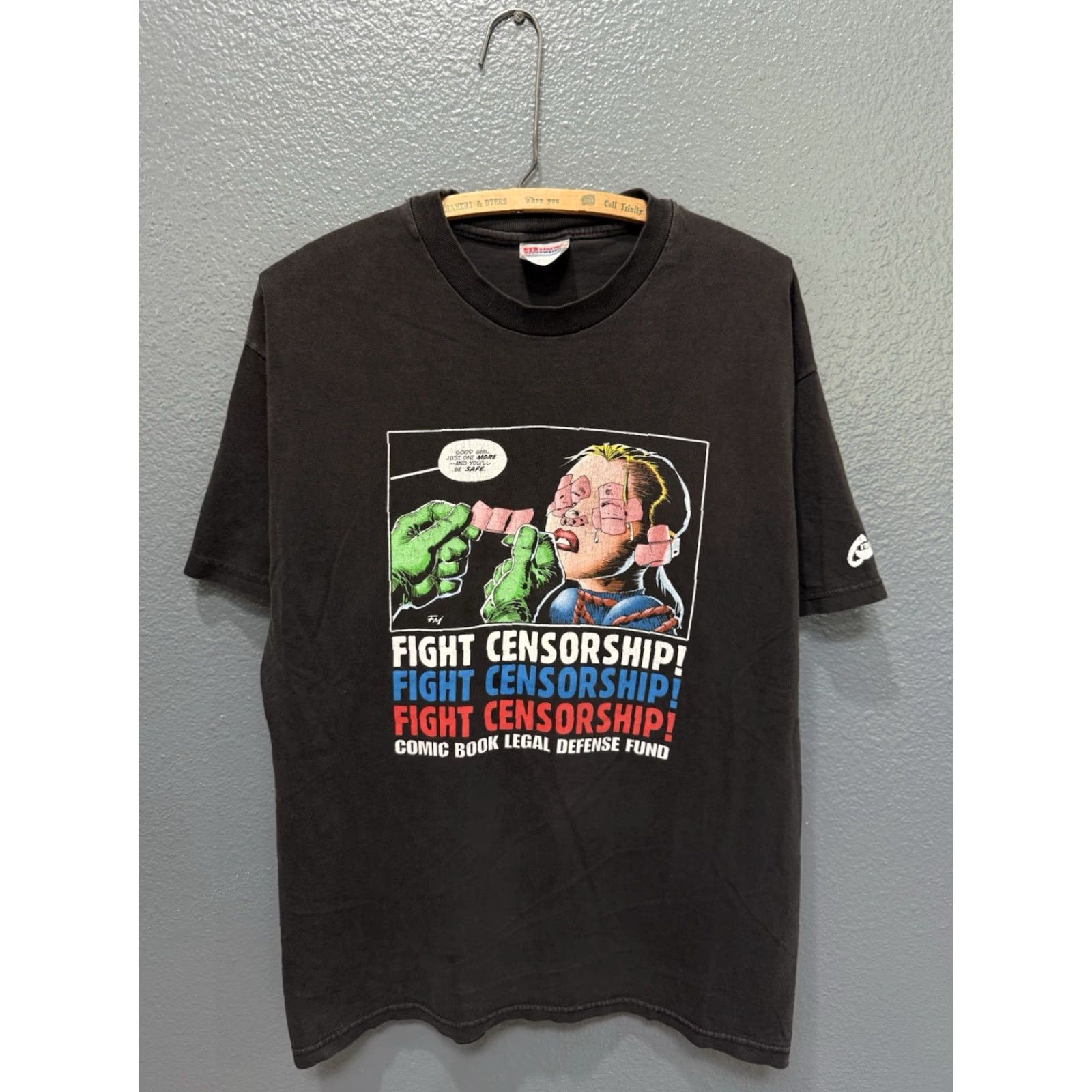 Vintage VINTAGE Frank Miller Fight Censorship Comic Book Defense Fund Tee Large Black Graphic Tee Shirt 1990s Mens Size US L / EU 52-54 / 3 - 3 Thumbnail