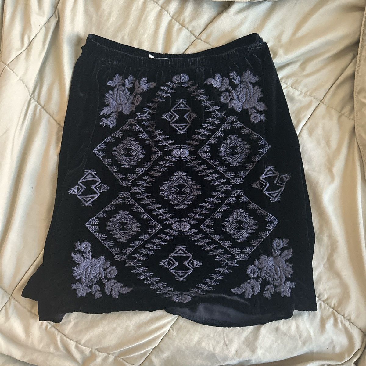 Johnny Was Johnny Was Los Angeles velvet black skirt Size 32" / US 10 / IT 46 - 1 Thumbnail