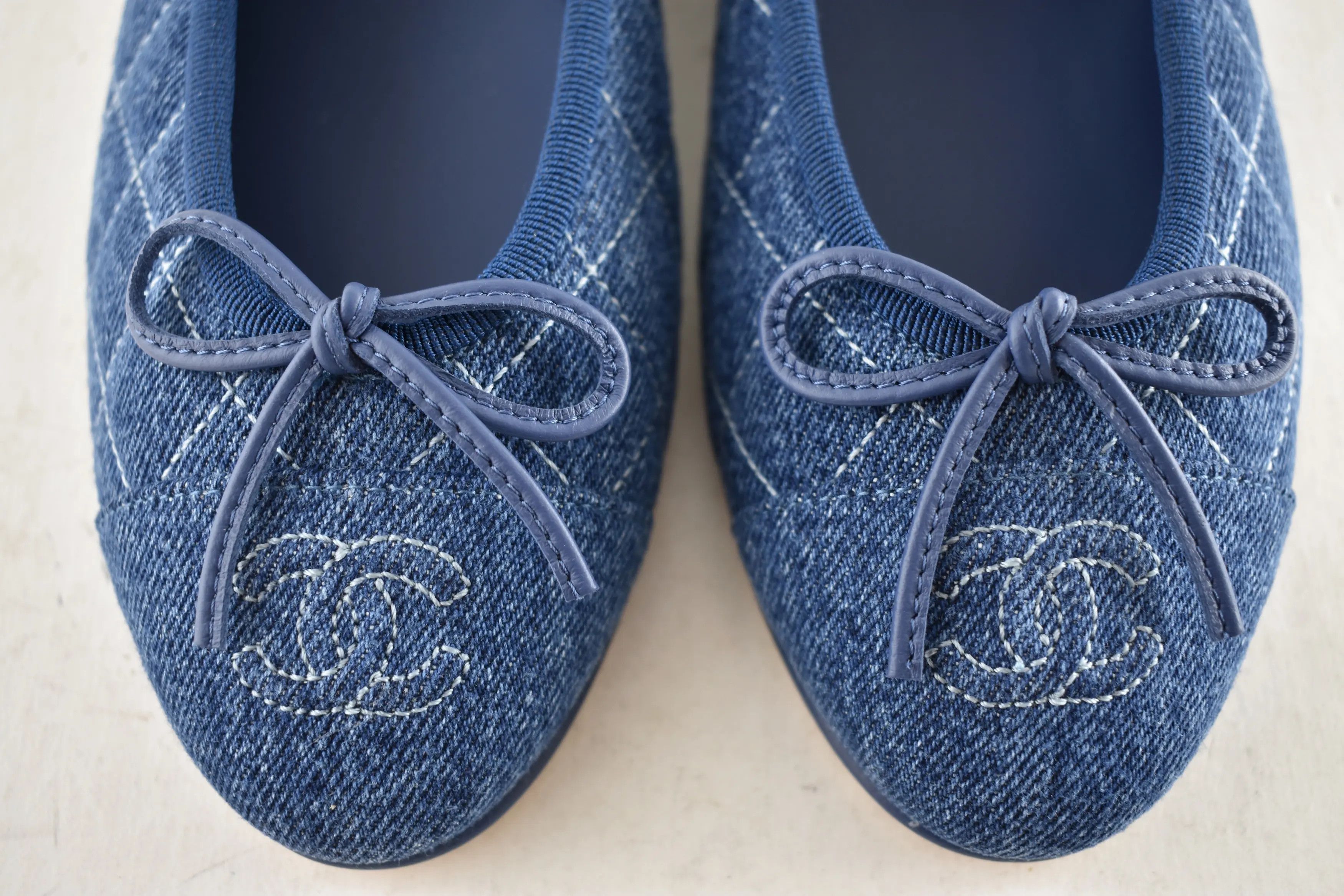 Chanel os11x0426 Denim Quilted CC Logo Ballet Ballerina Flats Blue Size US 7 / IT 37 - 5 Thumbnail