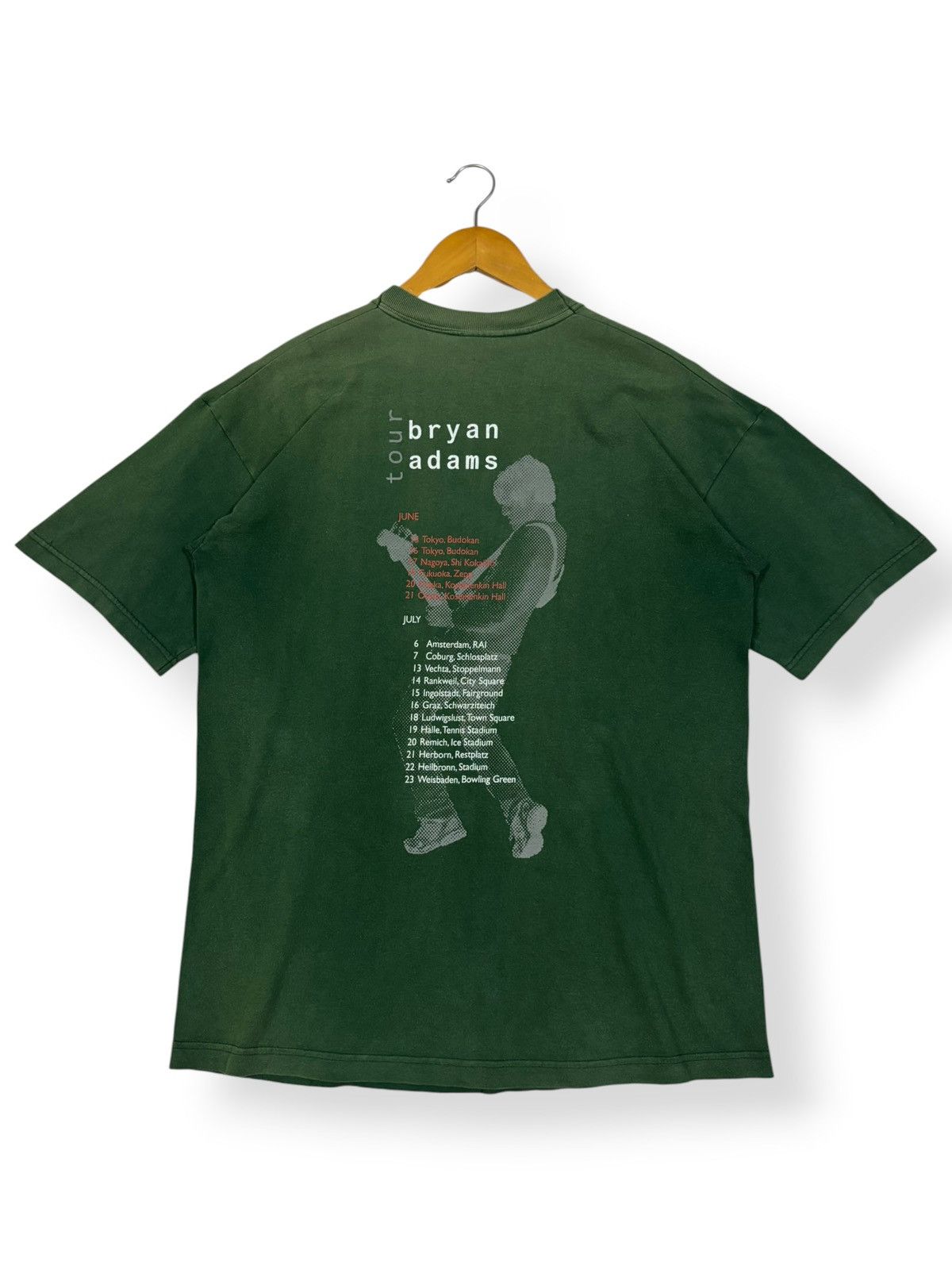 Fruit Of The Loom Vintage 1999 Screen Stars Bryan Adams Tour Faded T-shirt Size US M / EU 48-50 / 2 - 3 Thumbnail