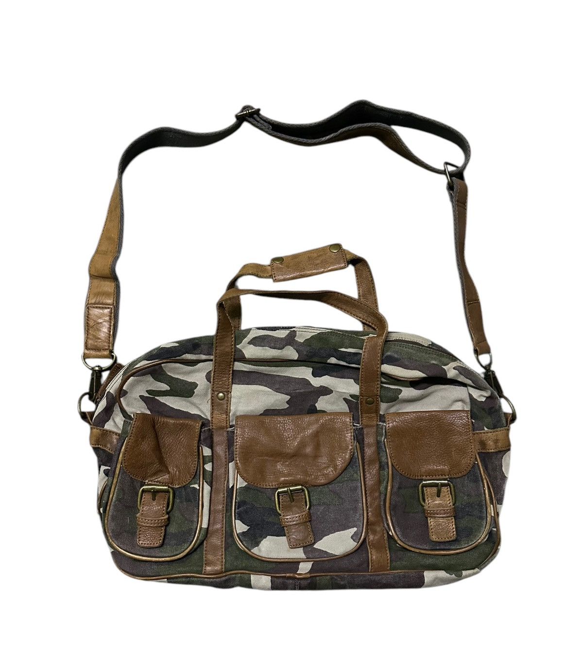 Fossil world wide camo carry bag