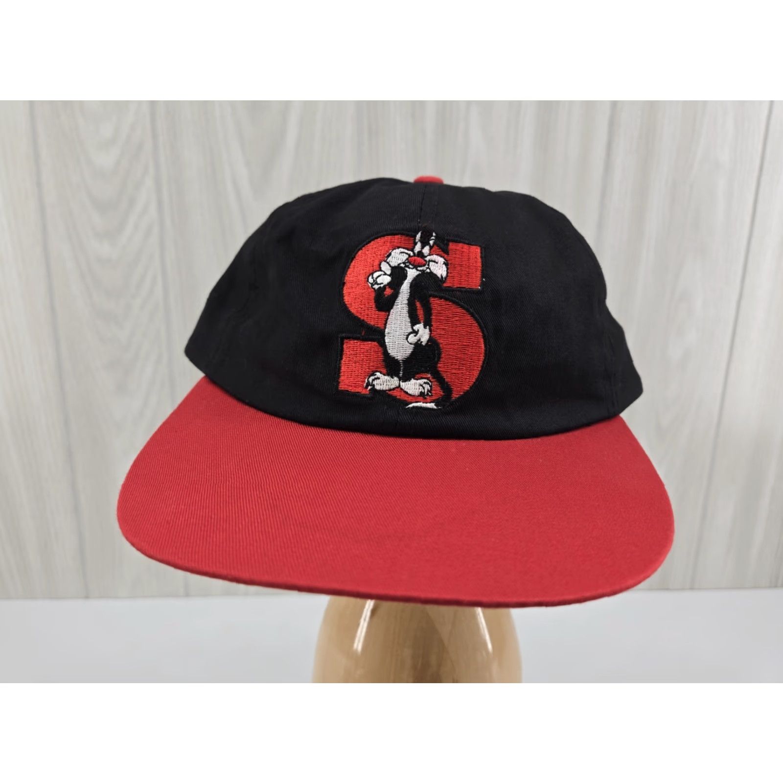 Vintage VINTAGE Looney Tunes Sylvester Black & Red Baseball Cap Men Adjustable Canvas Cap 1993 90s Cartoon USA Size ONE SIZE - 3 Thumbnail