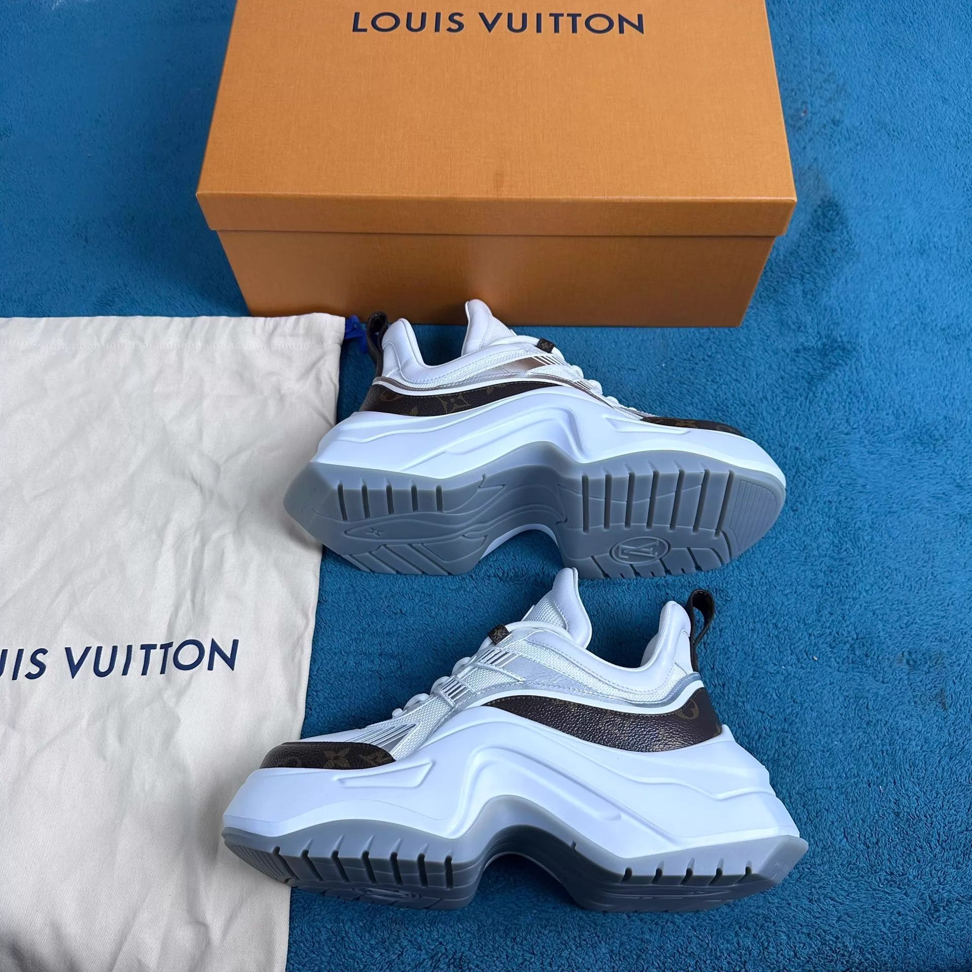 Louis Vuitton LV 2.0 Dad Sneakers White Brown 38.5 Unworn Size US 8 / IT 38 - 2 Thumbnail