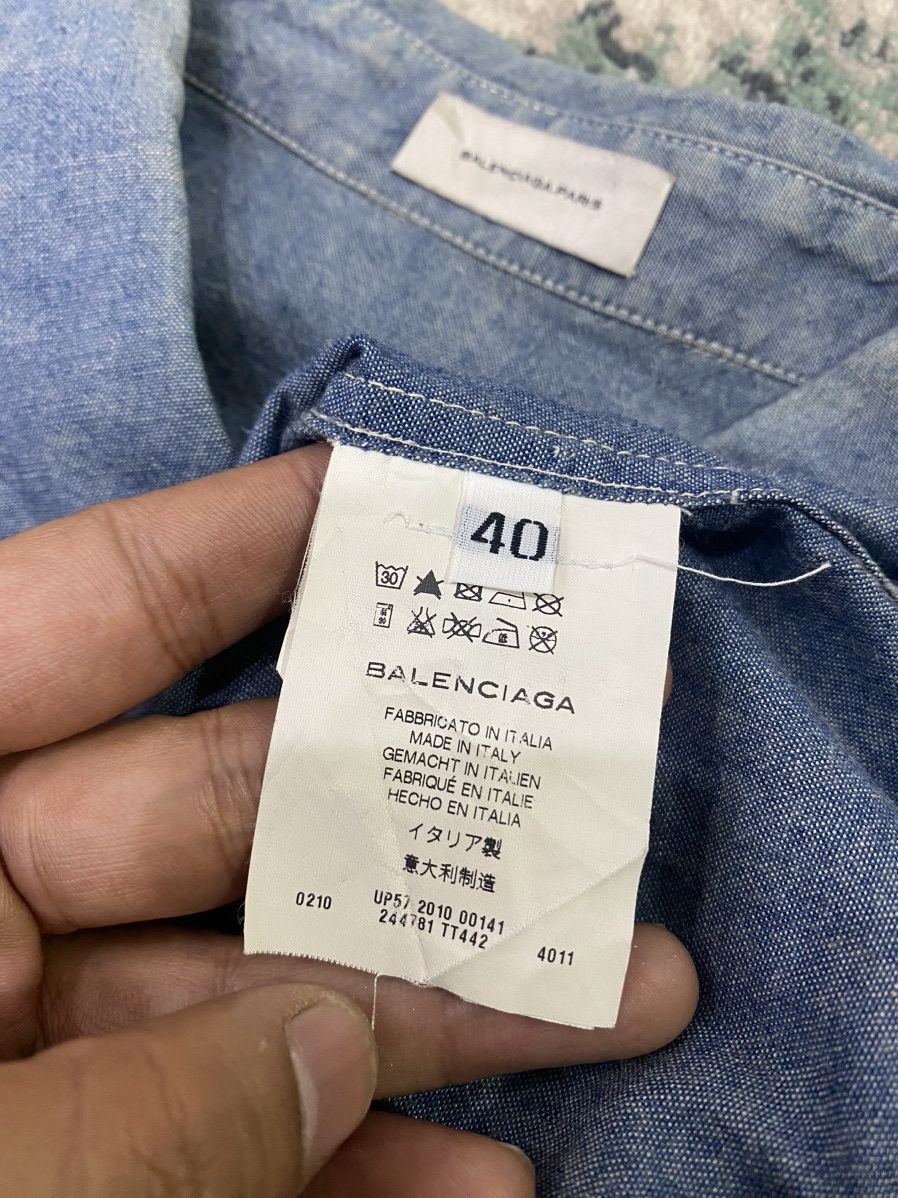 Balenciaga AW09 Balenciaga Paris Faded Hidden Pocket Denim Shirt Size US L / EU 52-54 / 3 - 3 Thumbnail