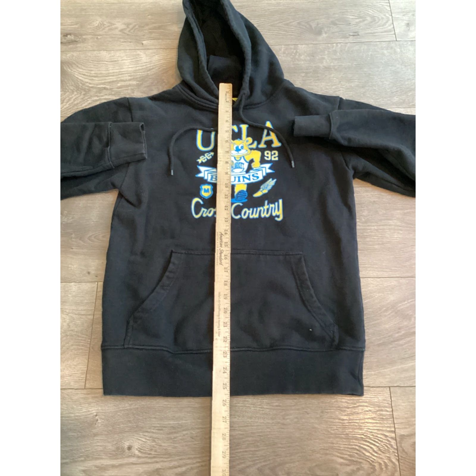 Market VINTAGE UCLA Bruins Cross Country Market Tag Hoodie Unisex Adults Size S Black Graphic Print Pullover Hooded Long Sleeve Size US S / EU 44-46 / 1 - 7 Thumbnail