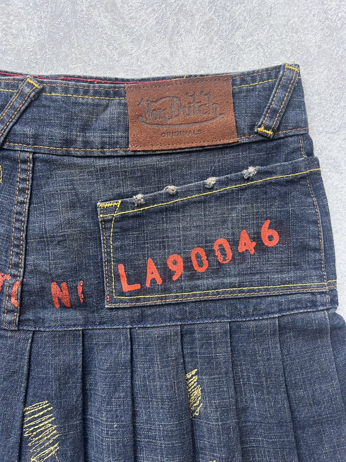 Von Dutch Vintage Y2K Von Dutch Big Logo Pleated Denim Mini Skirt Size 28" / US 6 / IT 42 - 8 Thumbnail