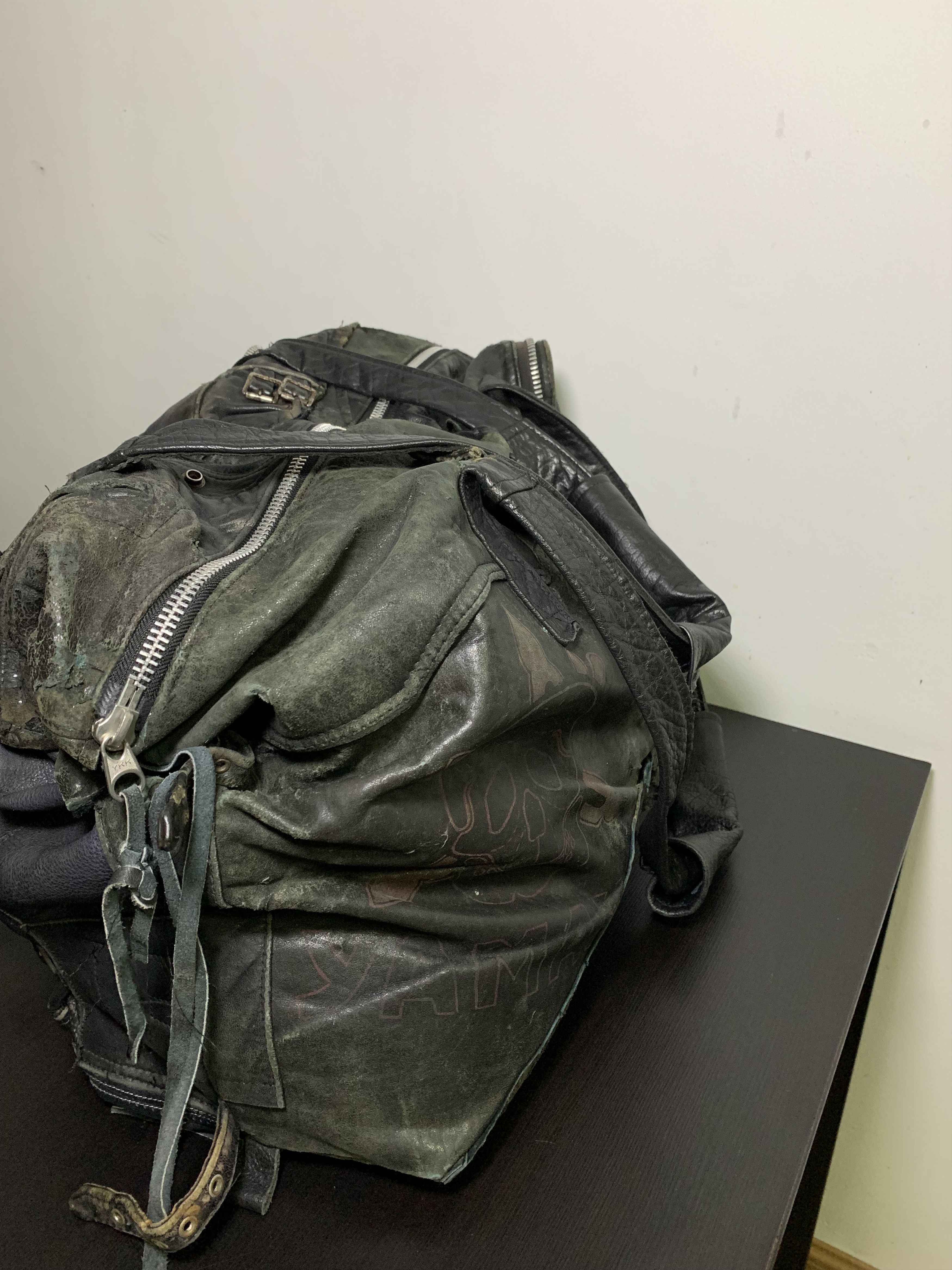 Vinti Andrews Vinti Andrews Reconstructed Leather Jacket Travel Bag Size ONE SIZE - 6 Thumbnail