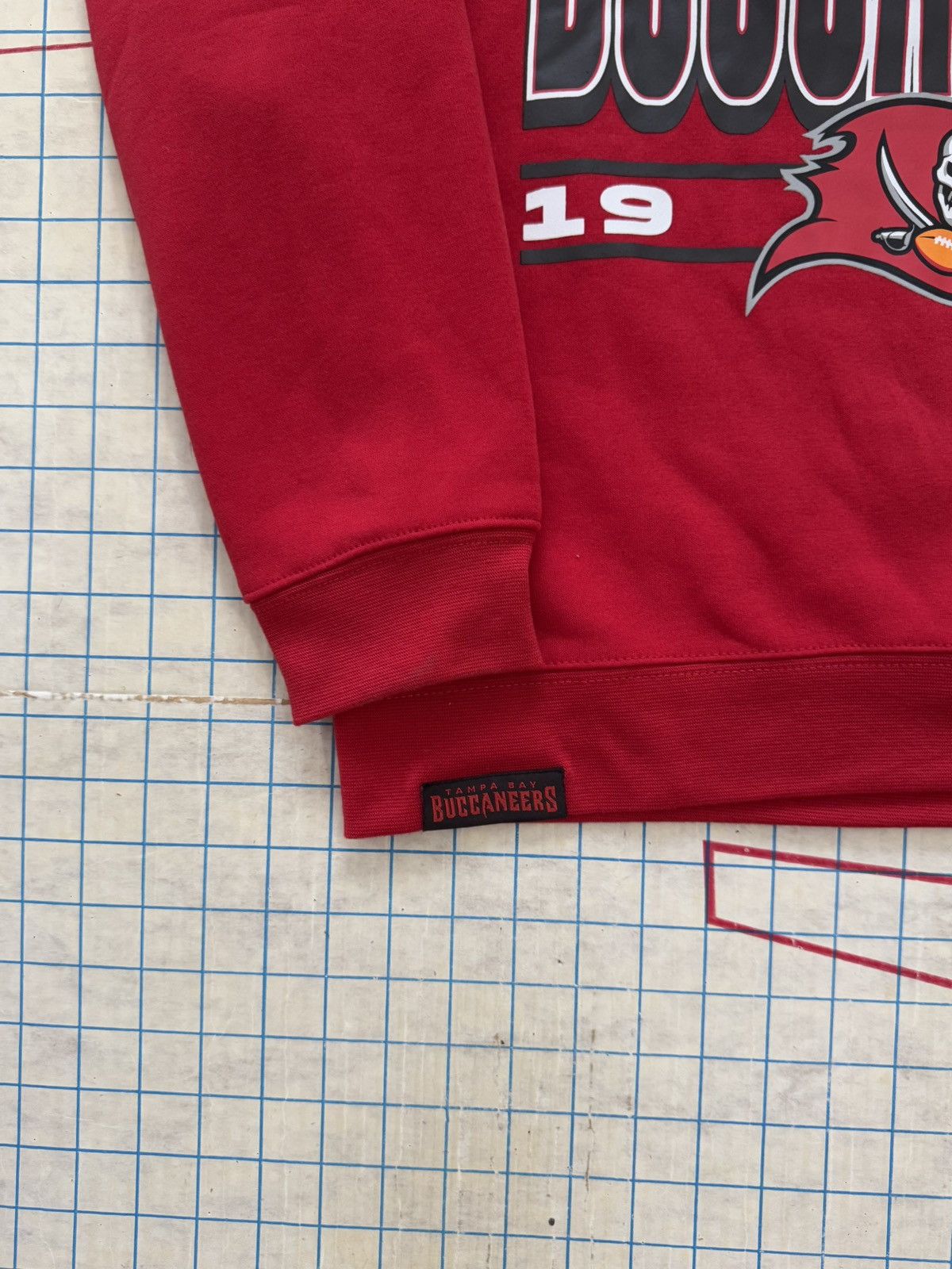 NFL NFL Team Apparel Tampa Bay Buccaneers Crewneck New With Tag Size US M / EU 48-50 / 2 - 4 Thumbnail