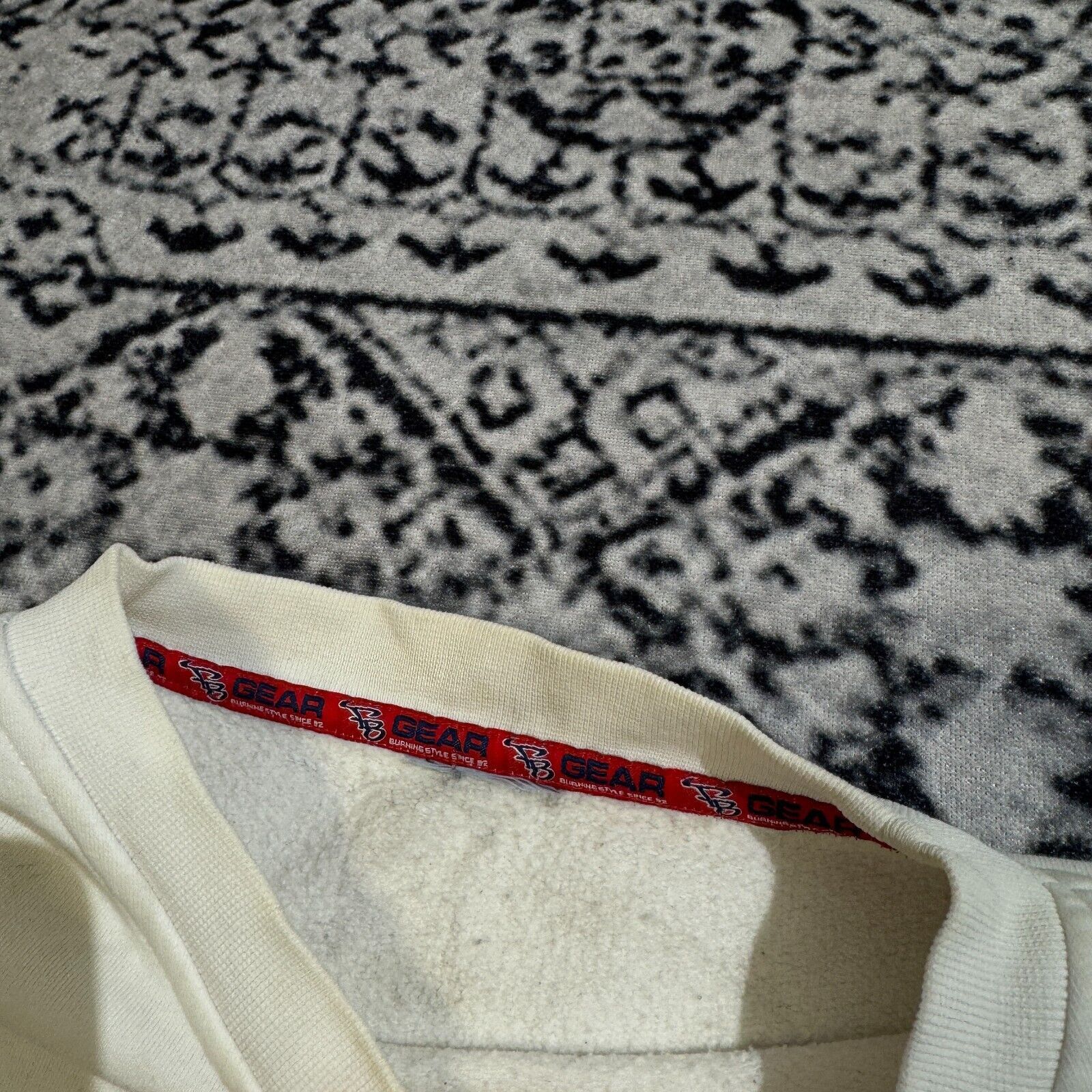 Vintage Vintage Unisex White Cotton Sweatshirt Size S Skate USA Size US S / EU 44-46 / 1 - 7 Thumbnail