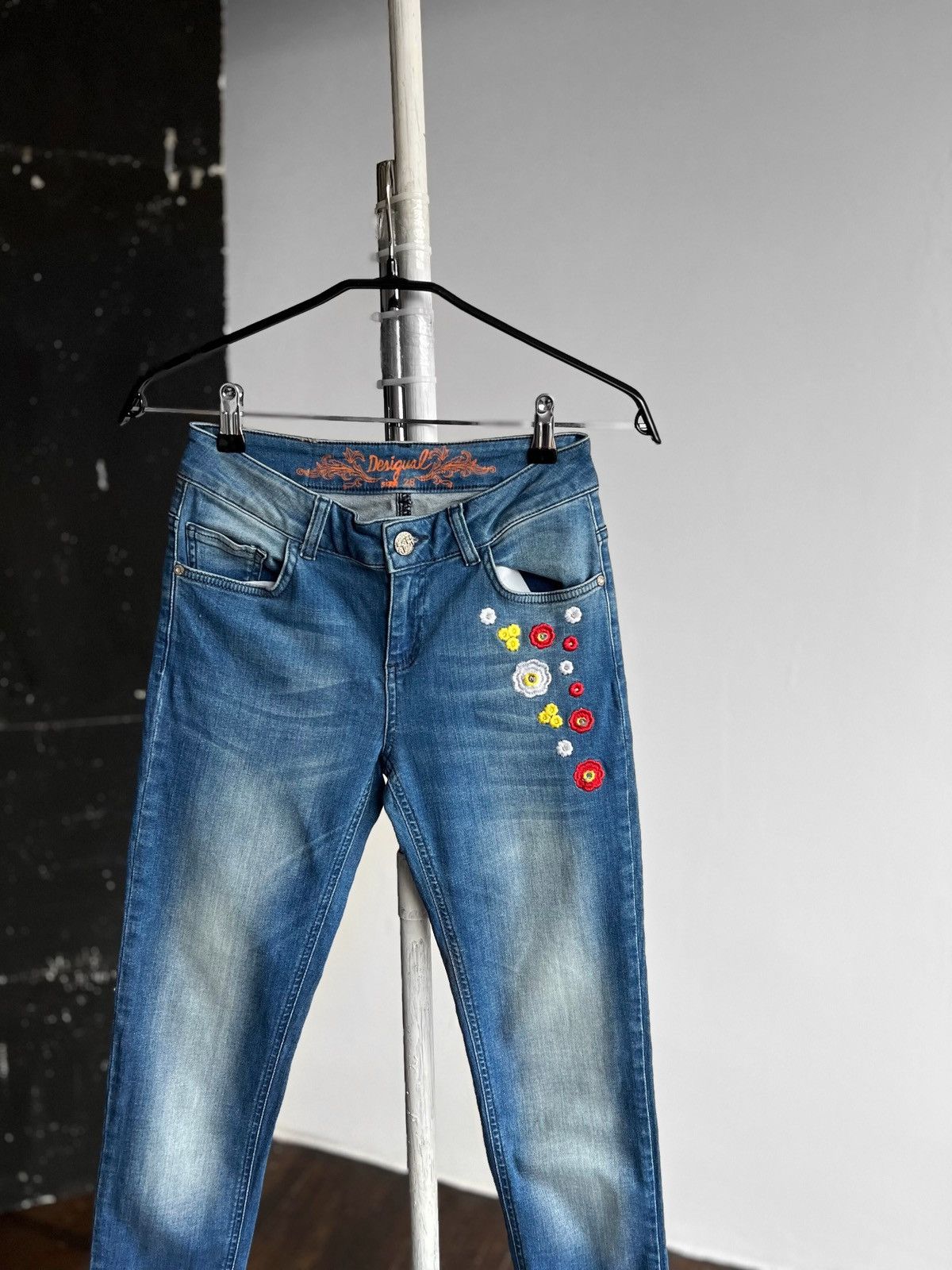 Designer × Desigual Desigual Womens Blue Skinny Denim Jeans Floral Embroidered Size 27" / US 4 / IT 40 - 4 Thumbnail