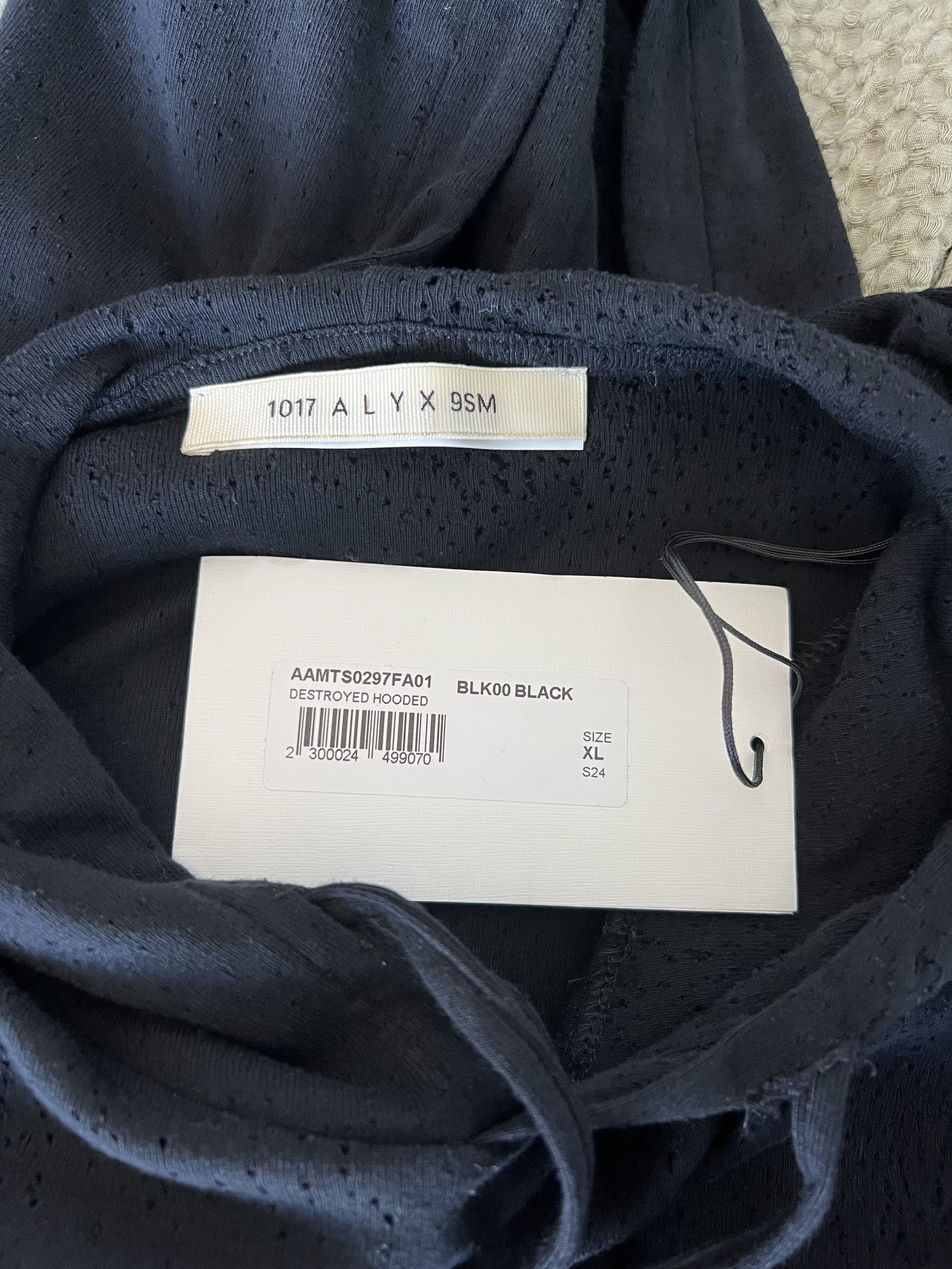 1017 ALYX 9SM 1017 Alyx 9SM Destroyed Hoodie in Black Size US XL / EU 56 / 4 - 7 Thumbnail