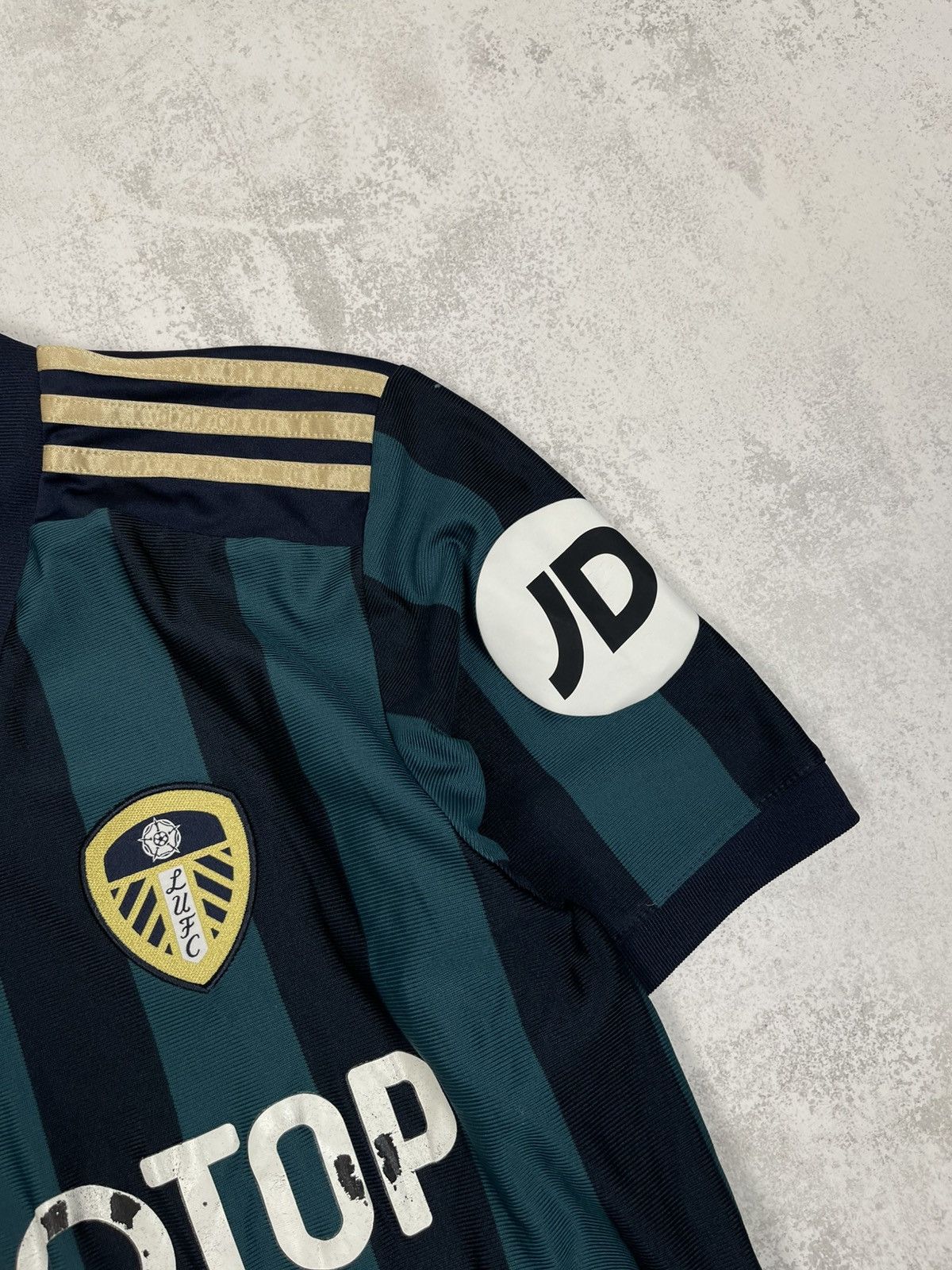 Adidas 2020/21 Leeds United Away Jersey — Bold Striped Adidas Kit Size US M / EU 48-50 / 2 - 5 Thumbnail