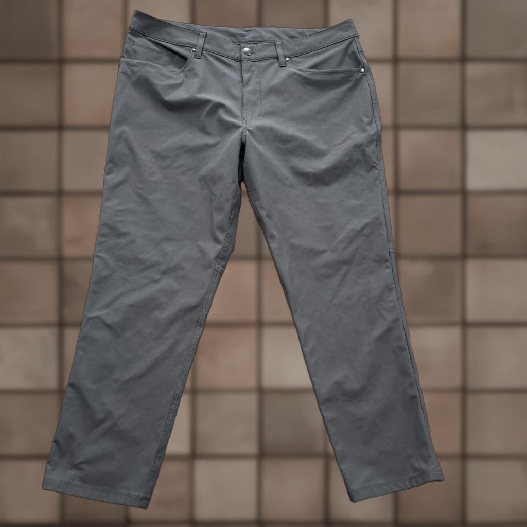 Lululemon Lululemon Pants Mens 36 Black Relaxed Fit Athletic Stretch Golf Travel Performance Chino Straight Pockets Belt Loops Zip Fly Button Vintage No Mens Size US 36 / EU 52 - 1 Thumbnail