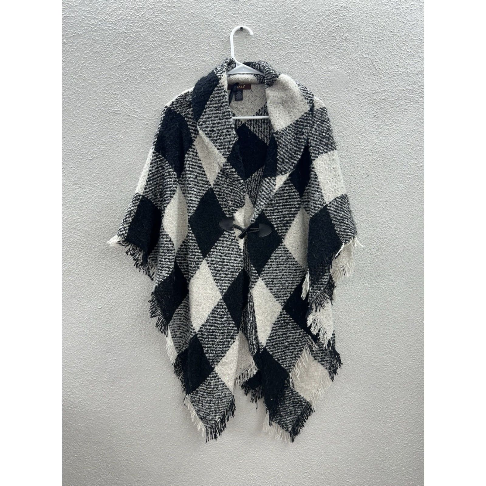 Vintage Altare Womens Shawl Ponch One Size Plaid Black White Fringe Open Buckle Knit-Style Sleeveless Bohemian Fashion Shrug Size ONE SIZE - 2 Thumbnail