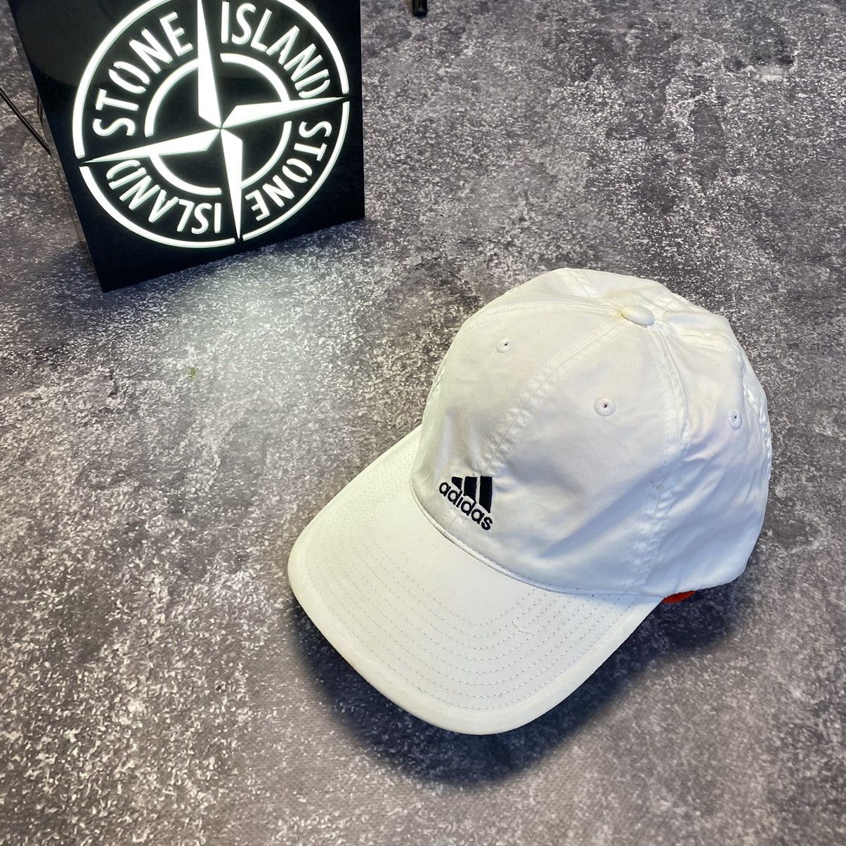 Adidas × Vintage Vintage Adidas Centre Basic Logo White Streetwear cap Size ONE SIZE - 1 Thumbnail