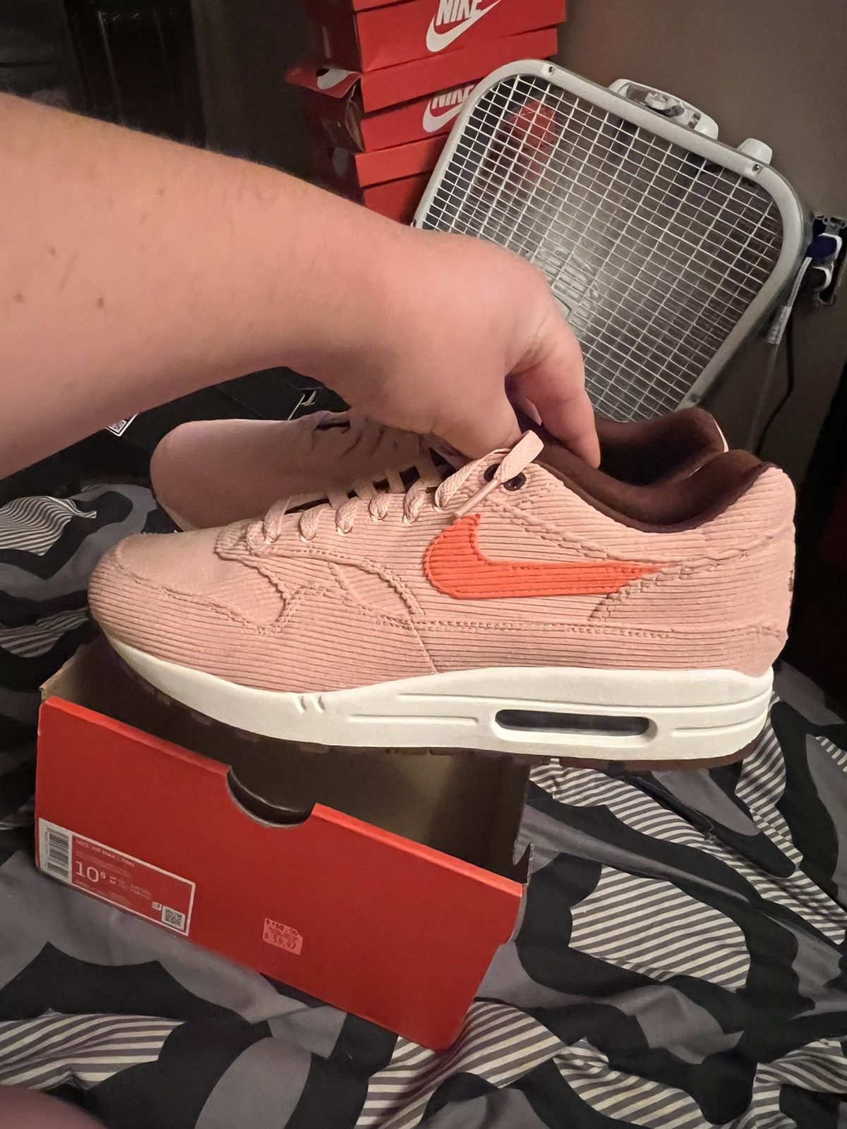 Nike Nike Air Max 1 Premium Corduroy Coral Stardust Size 10.5 Size US 10.5 / EU 43-44 - 4 Thumbnail