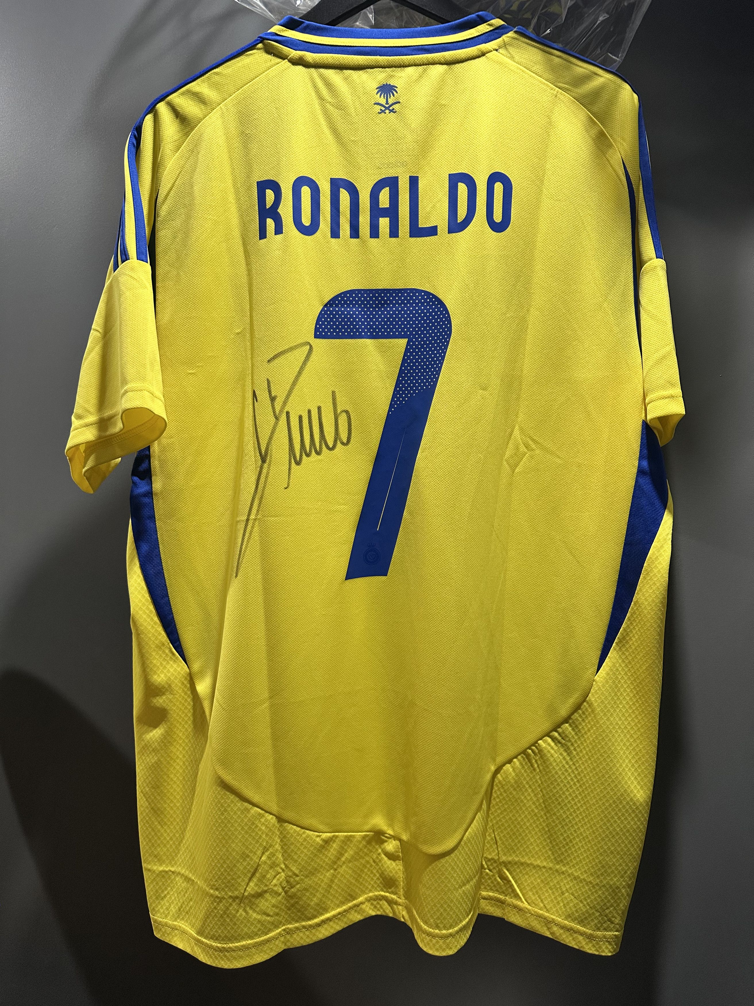 Adidas Cristiano Ronaldo singed Museum COA Size US XL / EU 56 / 4 - 6 Thumbnail