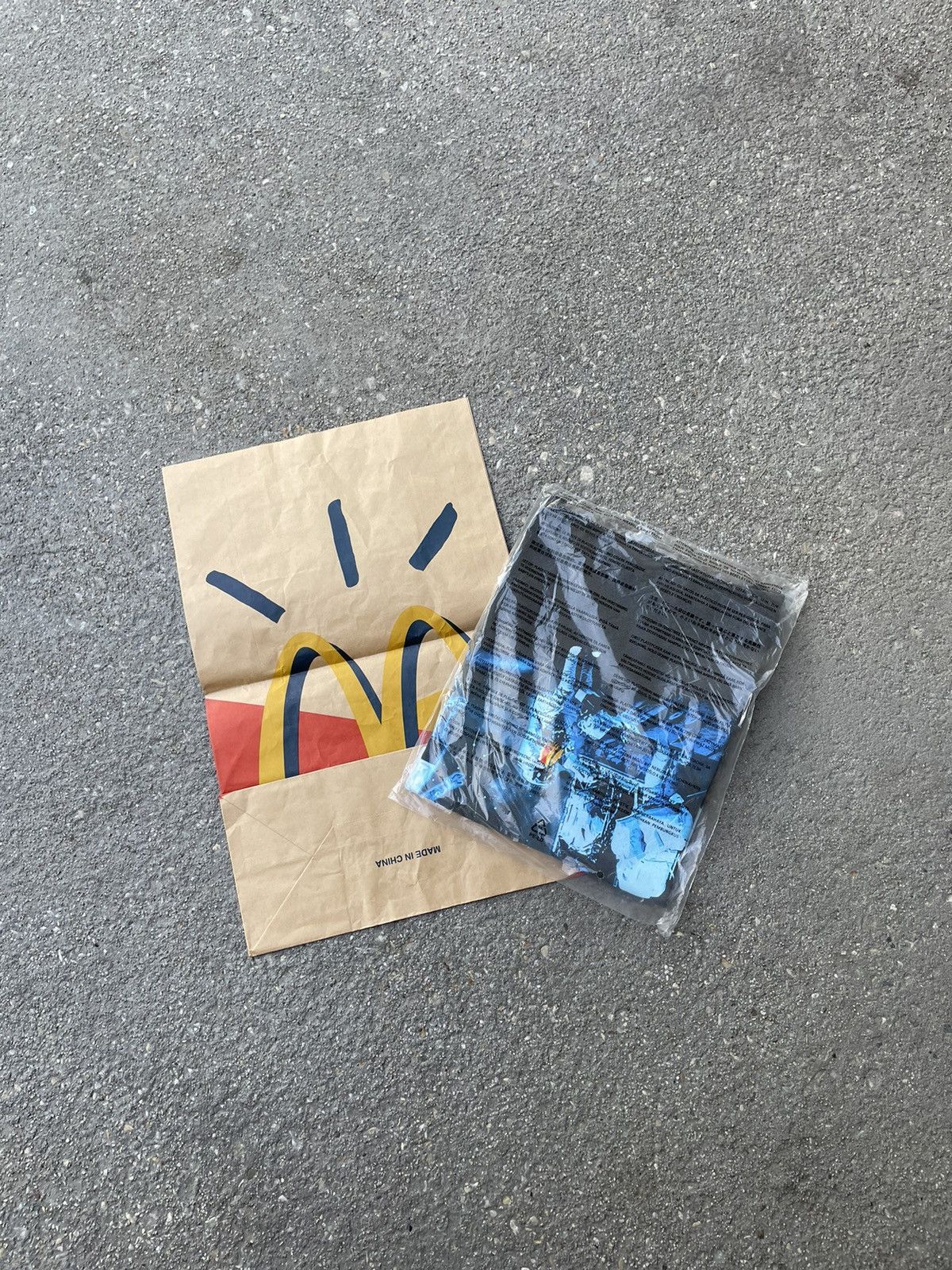 Travis Scott Travis Scott x Mcdonalds 'Live From Utopia' tee Size US L / EU 52-54 / 3 - 3 Thumbnail