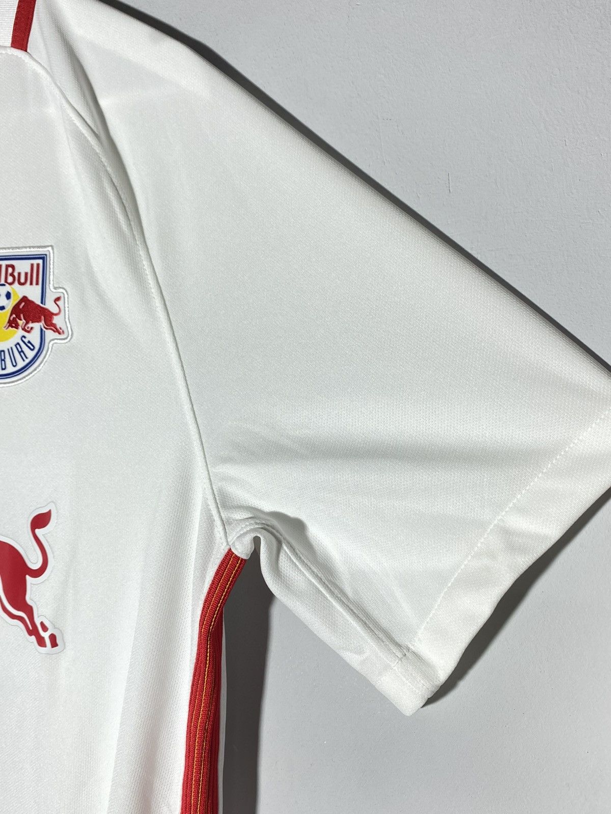 Nike Nike Red Bull Salzburg 2016/17 Home Football Shirt Jersey Size US L / EU 52-54 / 3 - 11 Thumbnail