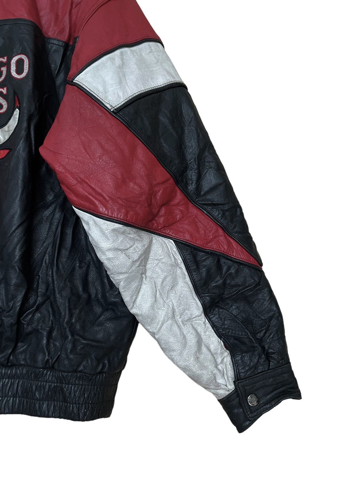 NBA × Vintage × Wilsons Leather Vintage Team Chicago Bull Leather Jacket 1990s Size US L / EU 52-54 / 3 - 4 Thumbnail