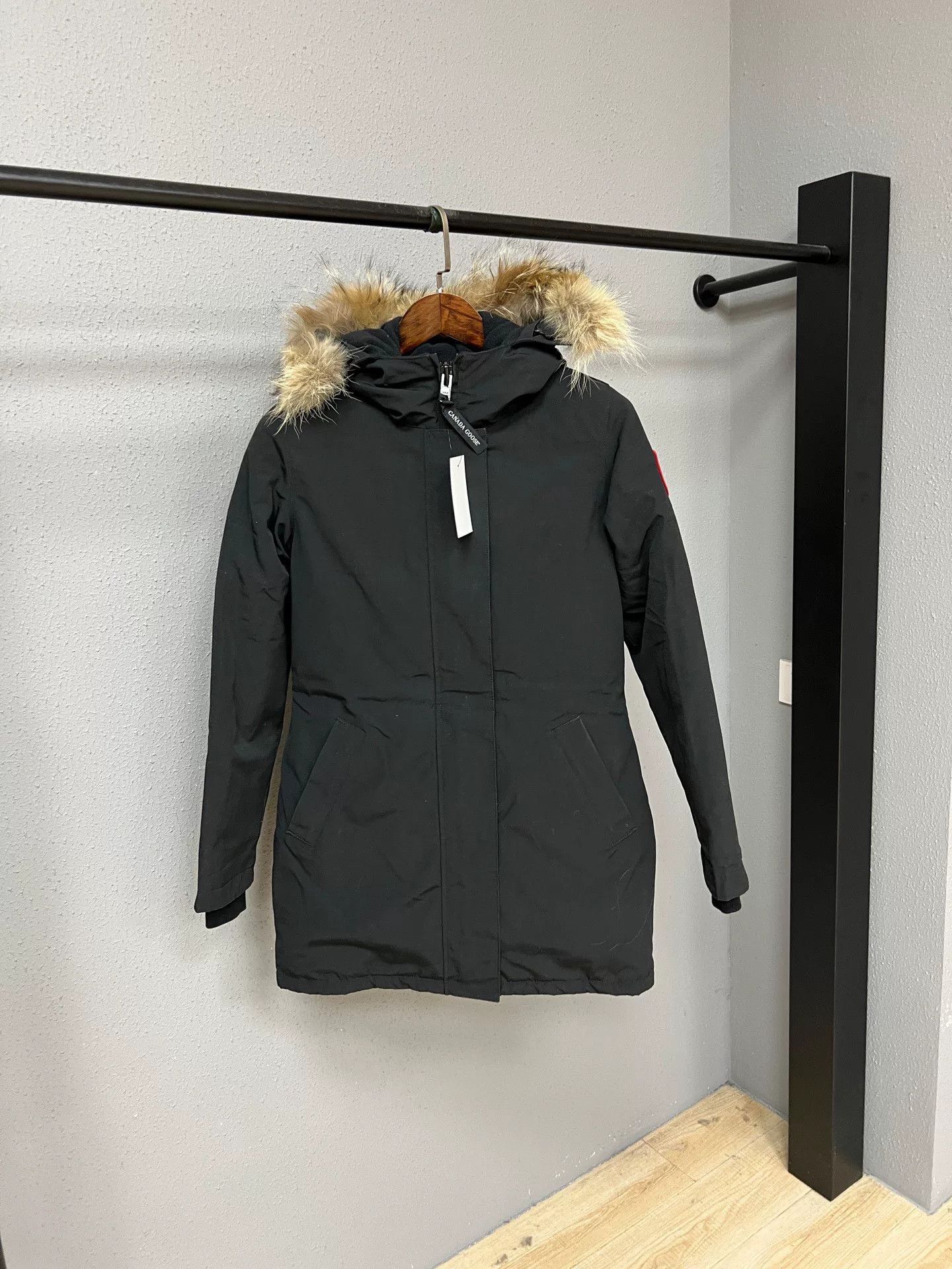 Canada Goose Canada Goose Down Jacket with Fur Hood Size US S / EU 44-46 / 1 - 1 Thumbnail