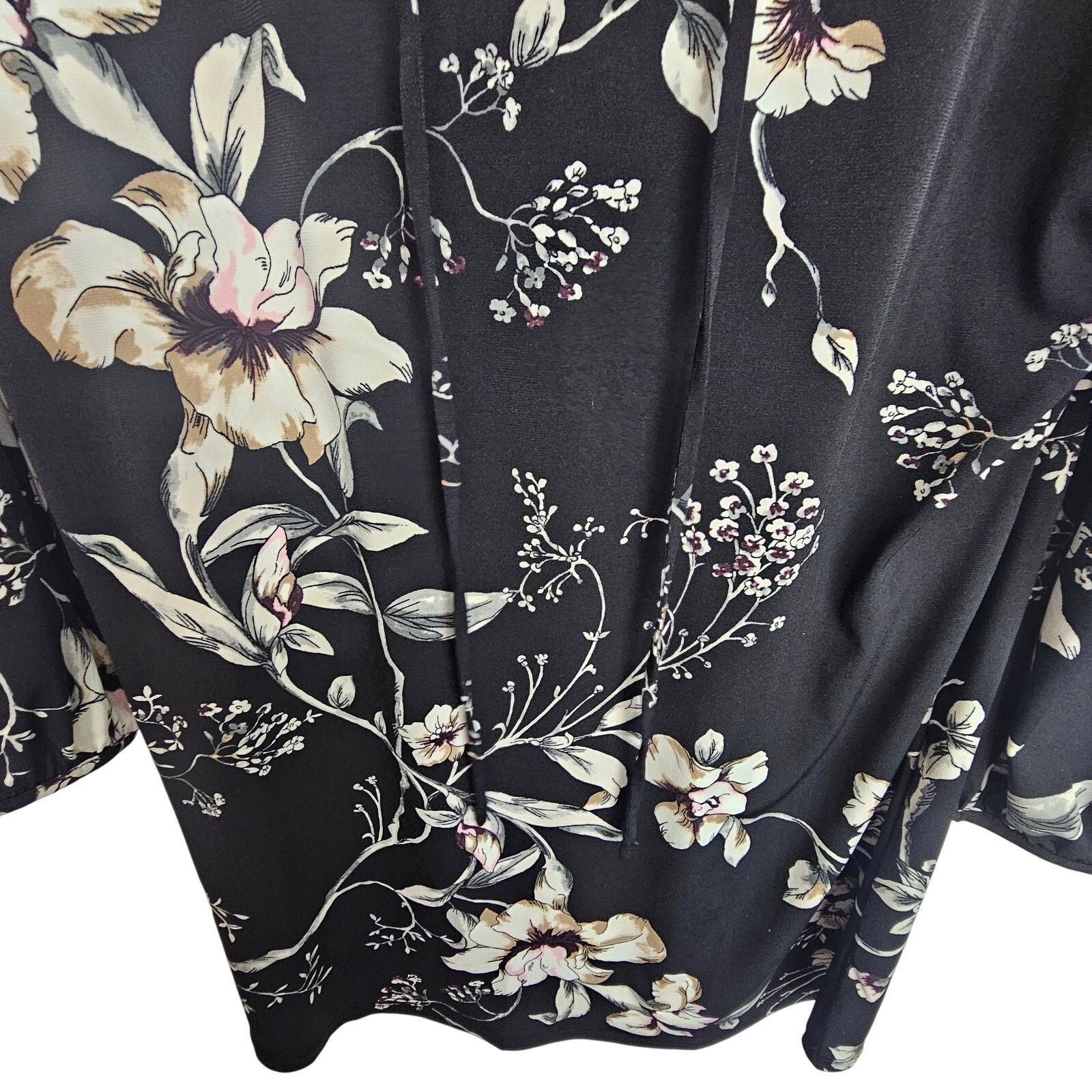White House Black Market White House Black Market Womens Floral Blouse Sz L Romantic Size L / US 10 / IT 46 - 3 Thumbnail