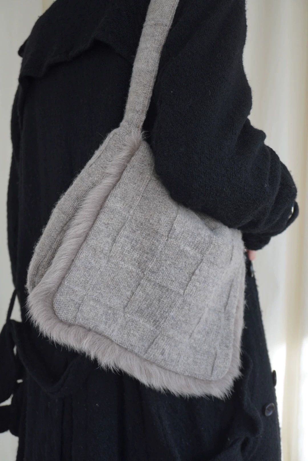 Bottega Veneta BOTTEGA VENETA 2000s Women's Knit Fur Shoulder Bag Size ONE SIZE - 5 Thumbnail