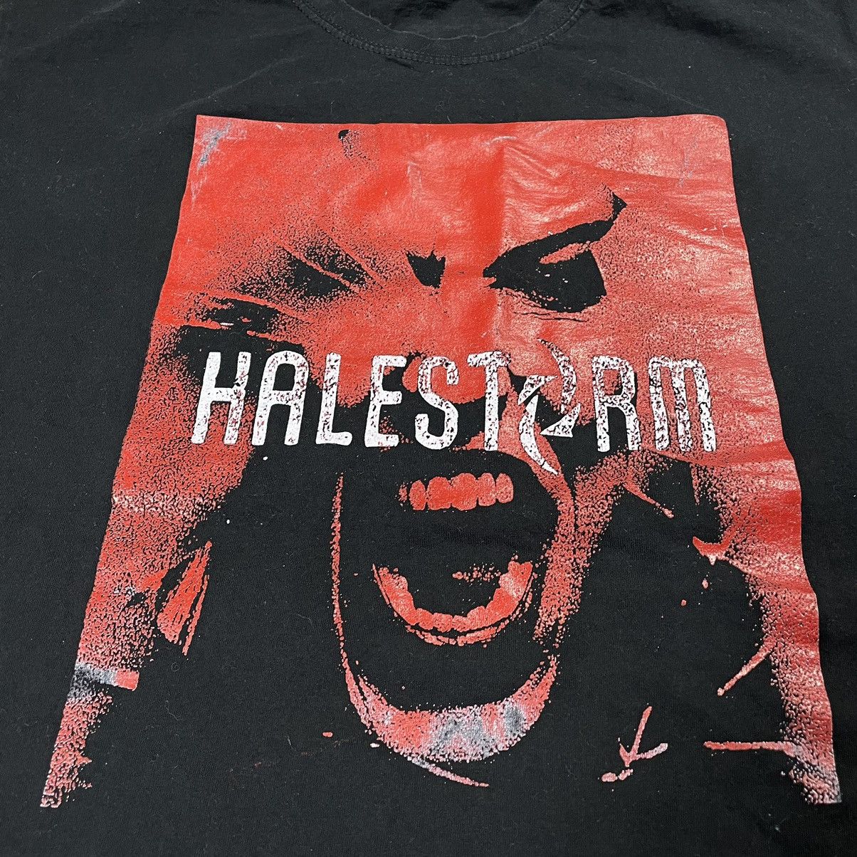 Vintage Vintage Y2K Halestorm Graphic Tee Grunge Band Tee Slim L Size US L / EU 52-54 / 3 - 5 Thumbnail