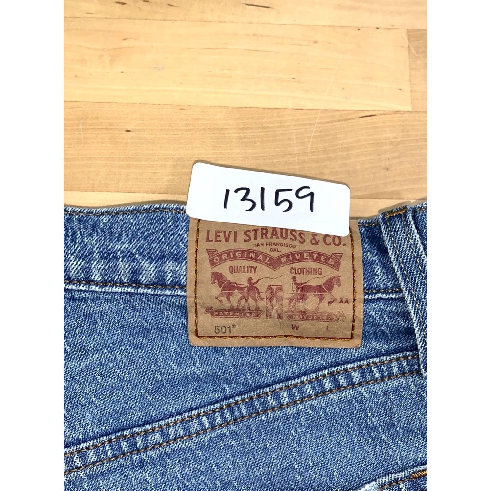 Levi's Levi's 501 Denim Shorts Women 27 Blue Washed Distress Raw Hem Casual 5-Pocket Design Regular Fit Vintage: No Size 27" / US 4 / IT 40 - 3 Thumbnail