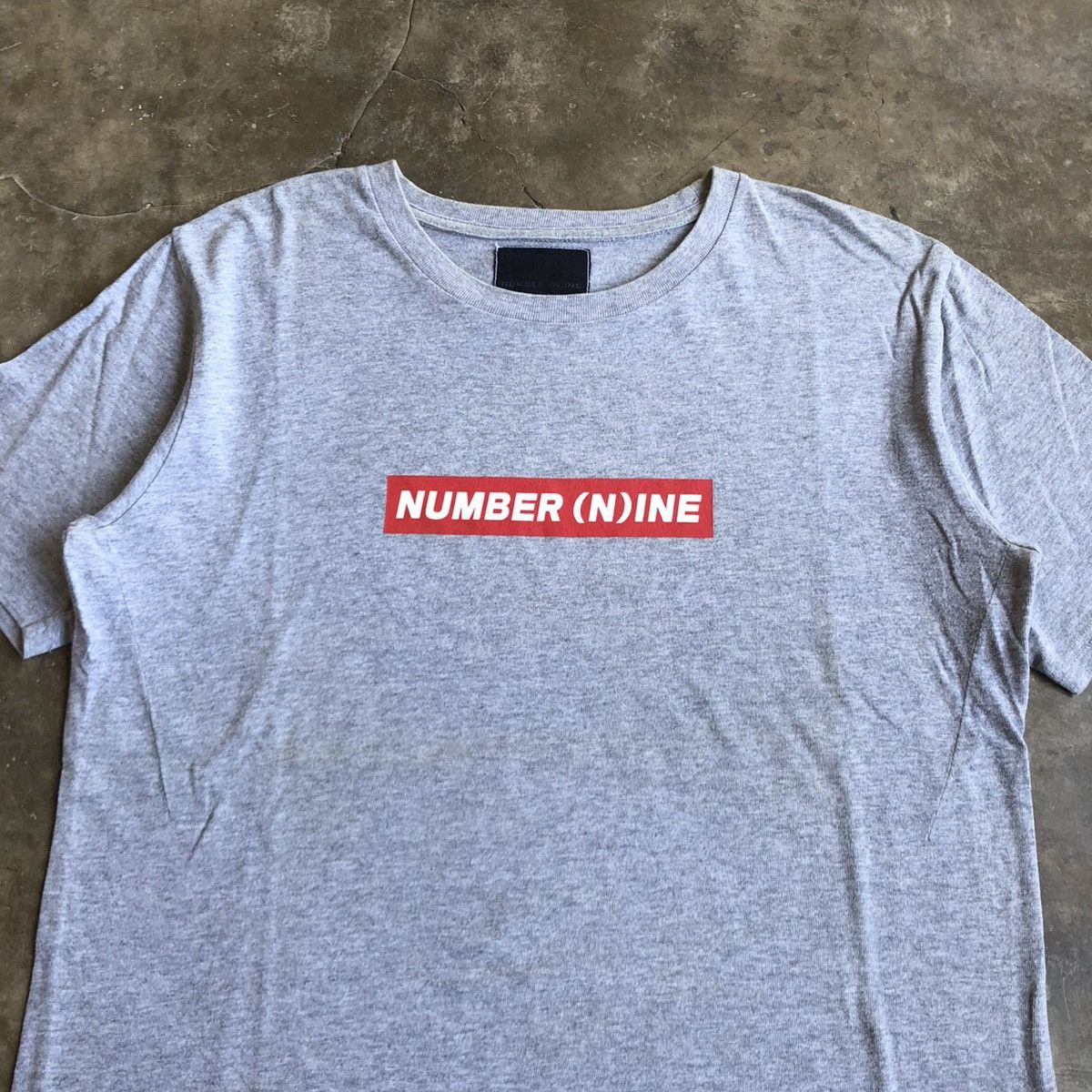 Number (N)ine Vintage Number (N)ine Spell Out Box Logo T-shirt Grey Size US L / EU 52-54 / 3 - 2 Thumbnail