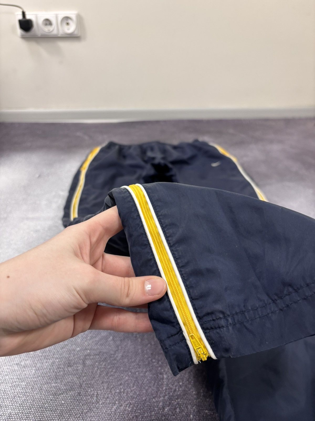 Nike Vintage Nike Y2K Navy Blue Nylon Track Pants Size US 32 / EU 48 - 4 Thumbnail