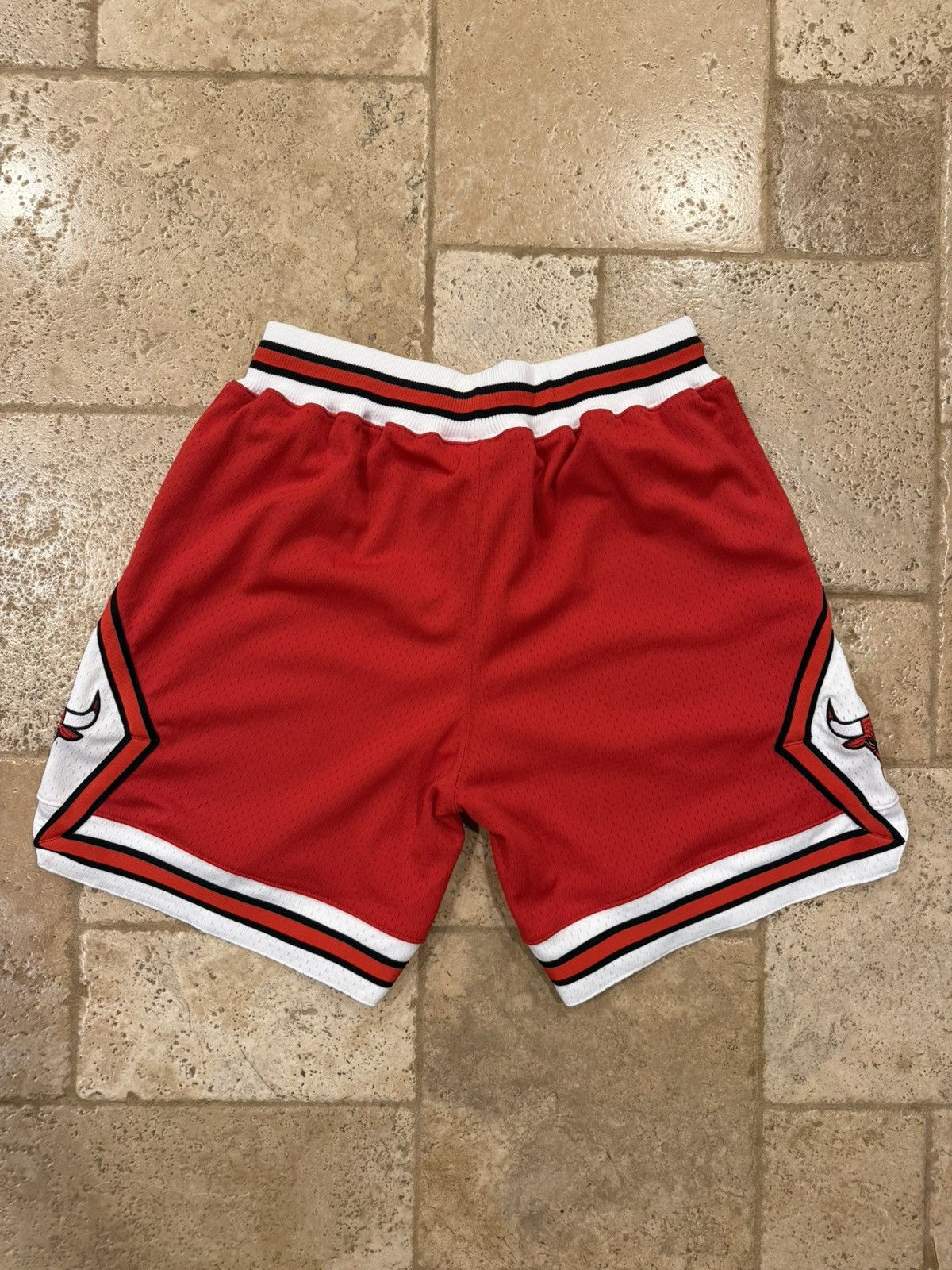 Mitchell & Ness Mitchell & Ness NBA Chicago Bulls Red Basketball Shorts Size US 34 / EU 50 - 14 Thumbnail