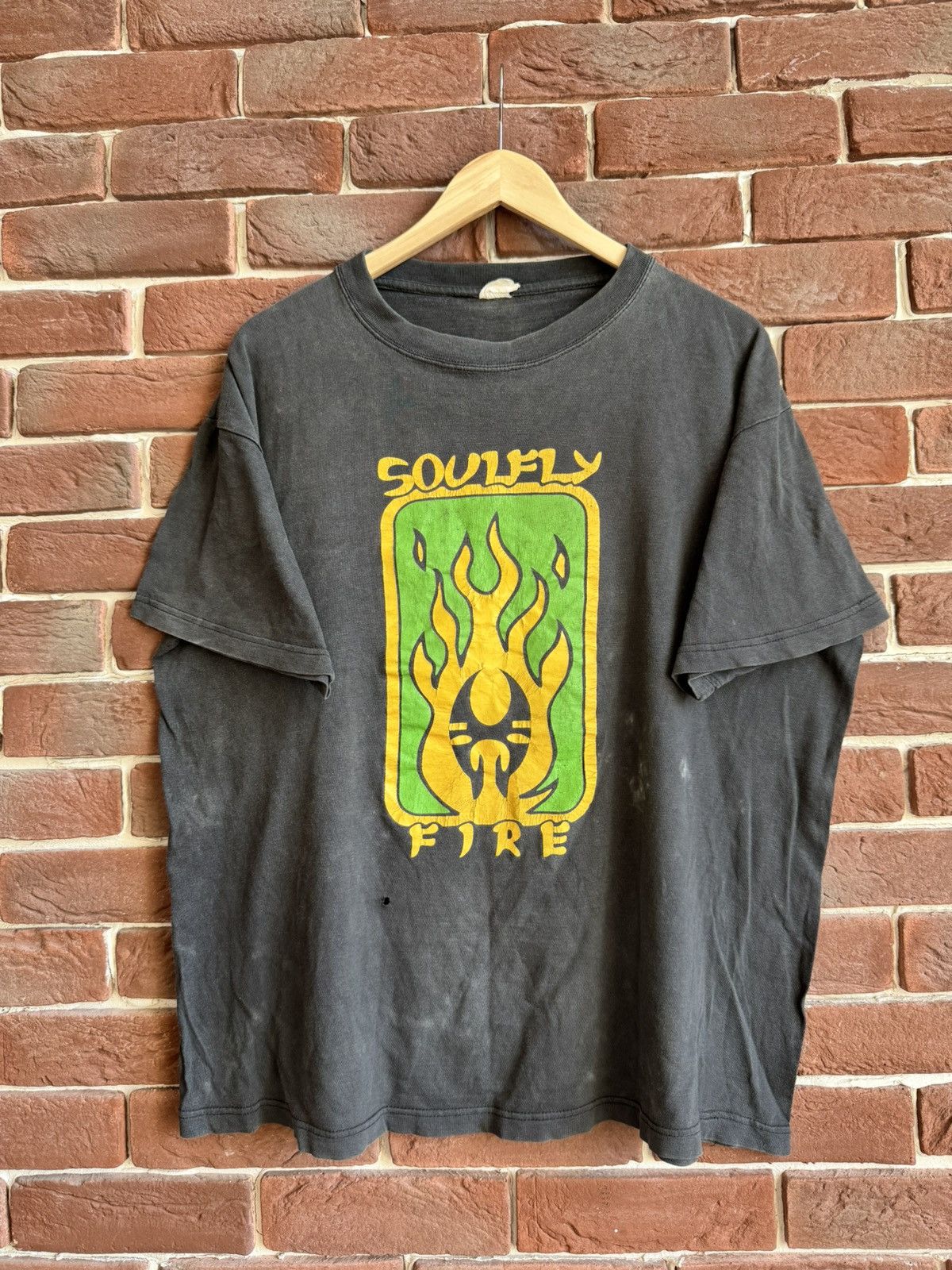 Band Tees 90s Soulfly Fire Vintage metal band tee numetal sepultura Size US L / EU 52-54 / 3 - 1 Thumbnail